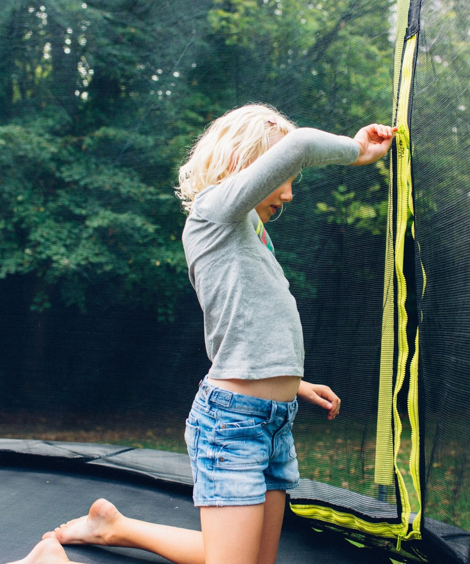 Plum 8ft Springsafe Jumper Trampoline with Enclosure, Safety Net and Foam Pad Protection, Stable Recreational Outdoor Toy with UV, Rust + Weather Protection, Suitable for Kids 6 Years and Above