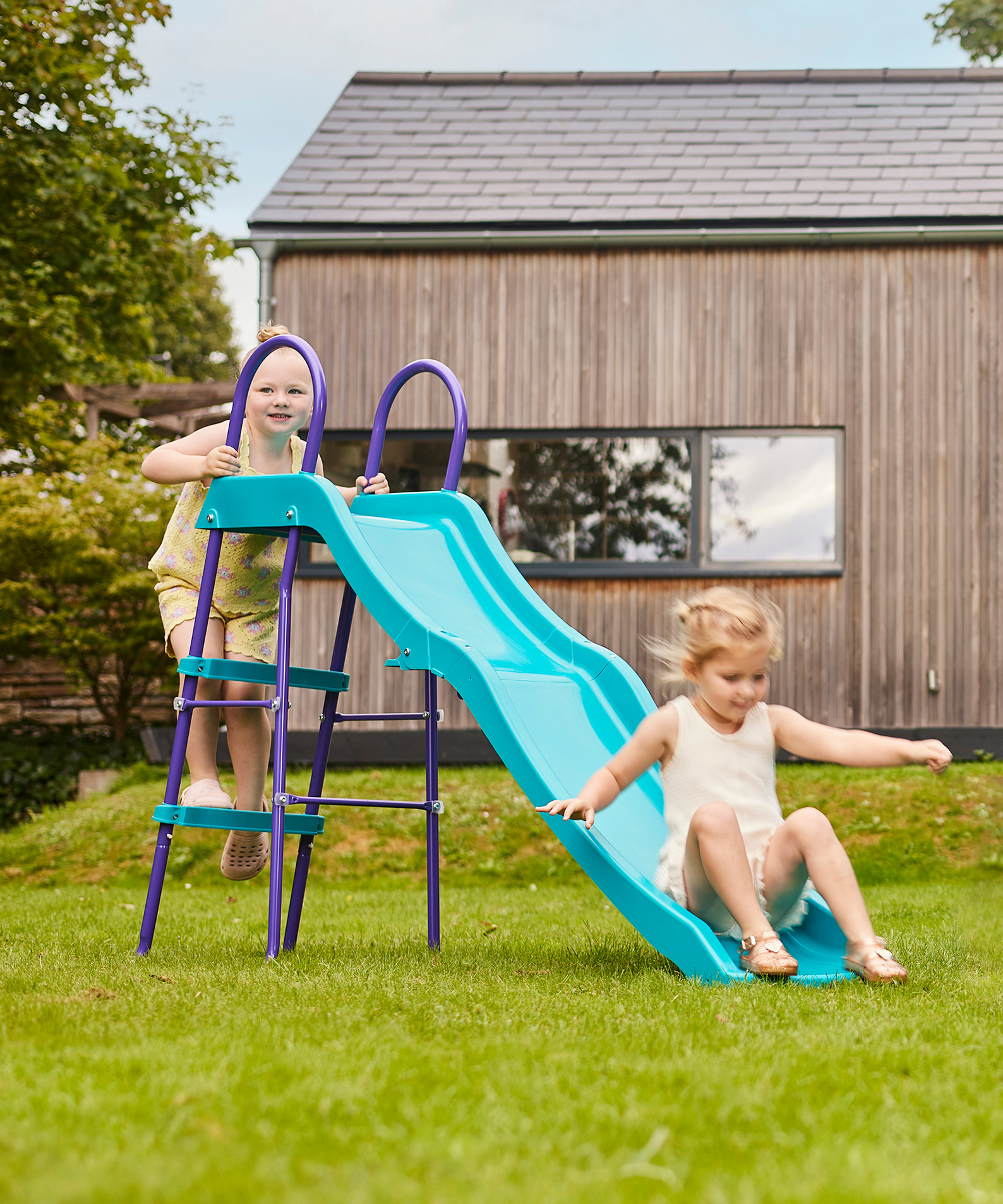 Plum Haumea 6ft Freestanding Slide with Ladder, Easy to Assemble Sturdy Metal Frame with 50kg Maximum Weight Capacity, Outdoor Garden Slide Suitable for Boys and Girls Aged 3 years and Above, Blue