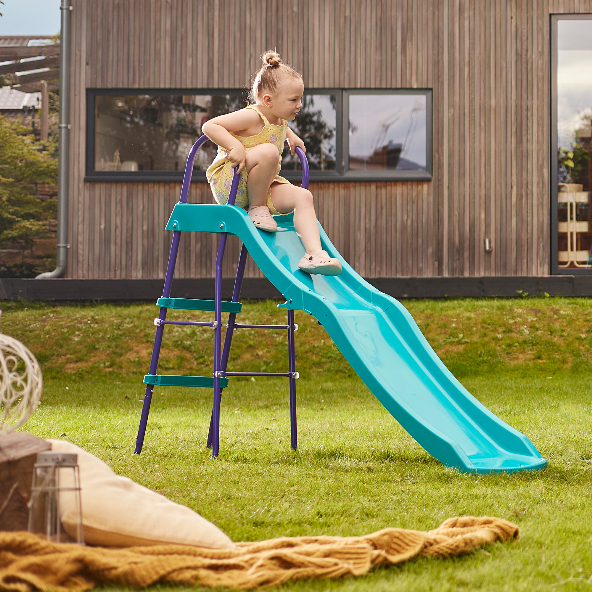 Plum Haumea 6ft Freestanding Slide with Ladder, Easy to Assemble Sturdy Metal Frame with 50kg Maximum Weight Capacity, Outdoor Garden Slide Suitable for Boys and Girls Aged 3 years and Above, Blue