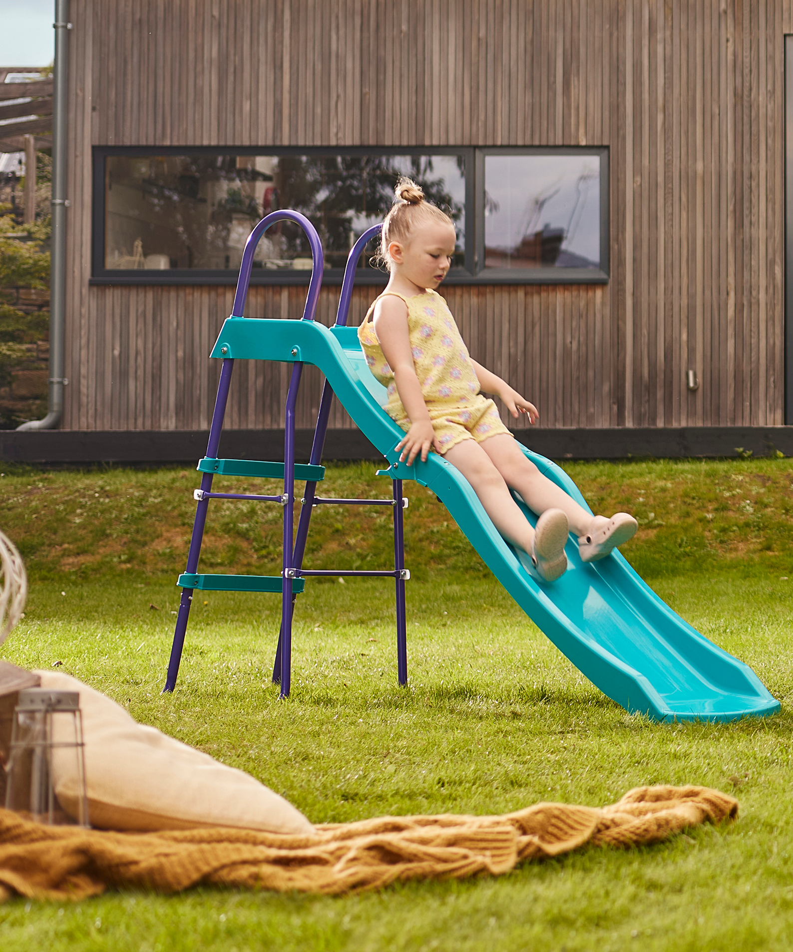 Plum Haumea 6ft Freestanding Slide with Ladder, Easy to Assemble Sturdy Metal Frame with 50kg Maximum Weight Capacity, Outdoor Garden Slide Suitable for Boys and Girls Aged 3 years and Above, Blue