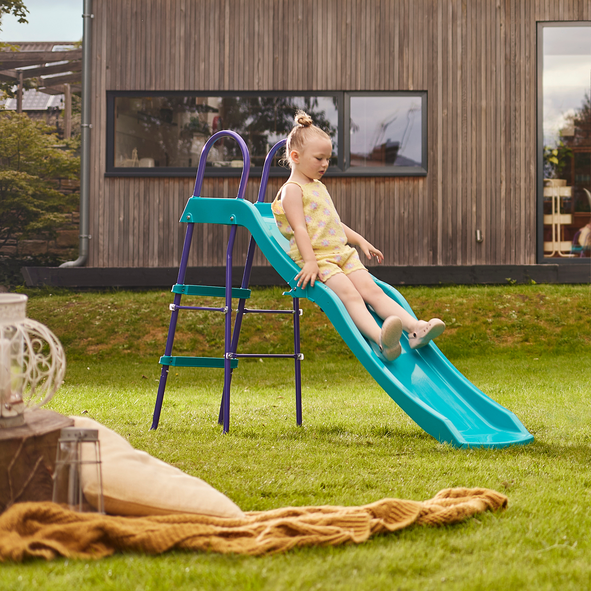 Plum Haumea 6ft Freestanding Slide with Ladder, Easy to Assemble Sturdy Metal Frame with 50kg Maximum Weight Capacity, Outdoor Garden Slide Suitable for Boys and Girls Aged 3 years and Above, Blue