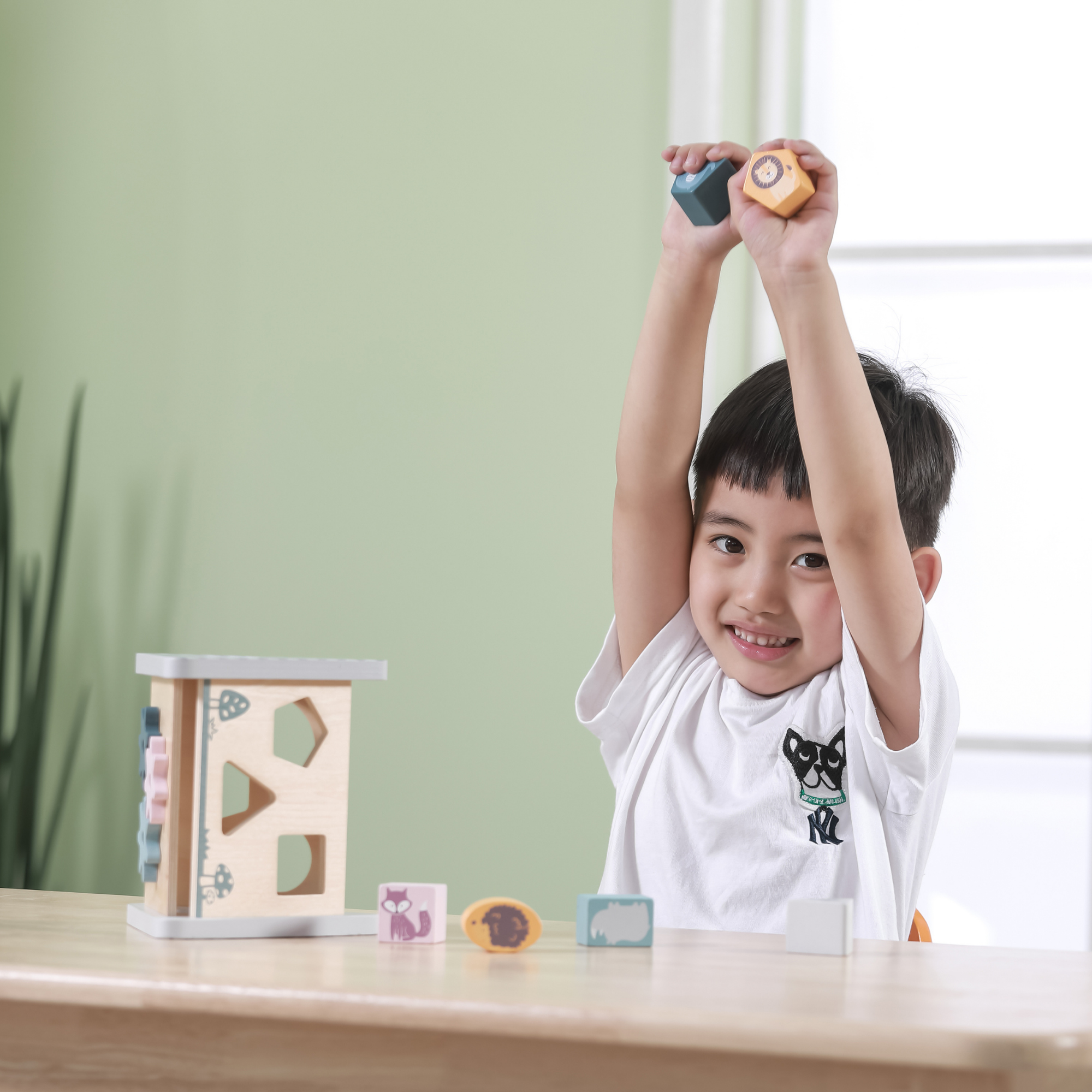 PolarB Wooden Shape Sorter Activity Box for Toddlers, 5-Sided Triangular Box with 7 Geometric Shapes and Turning Gears, Educational Toy for Shape Recognition and Fine Motor Skills