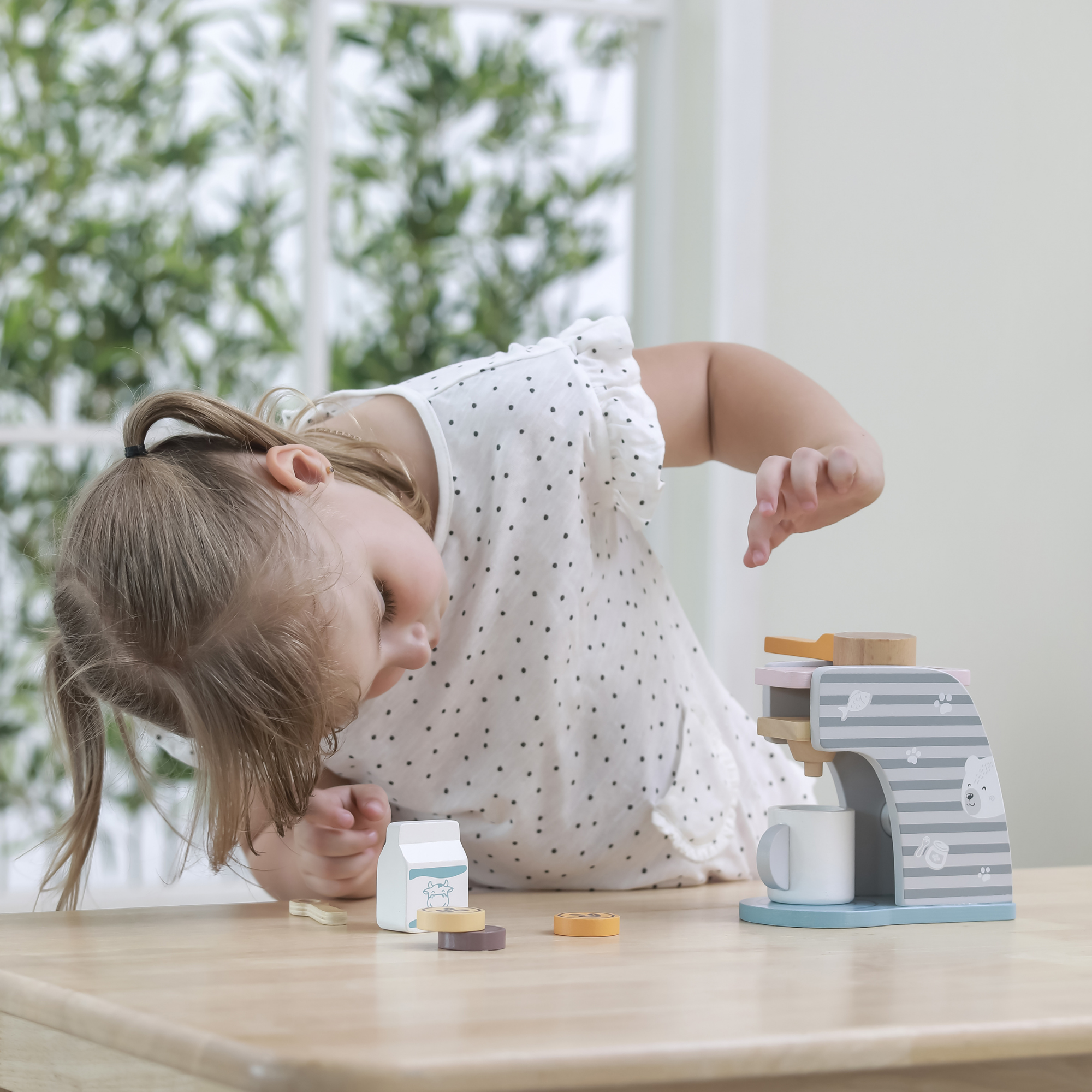 PolarB Wooden Coffee Machine Set for Kids Aged 3 and Up  Pretend Play Barista Toy with Cup, Spoon, Milk Bottle, and Coffee Beans