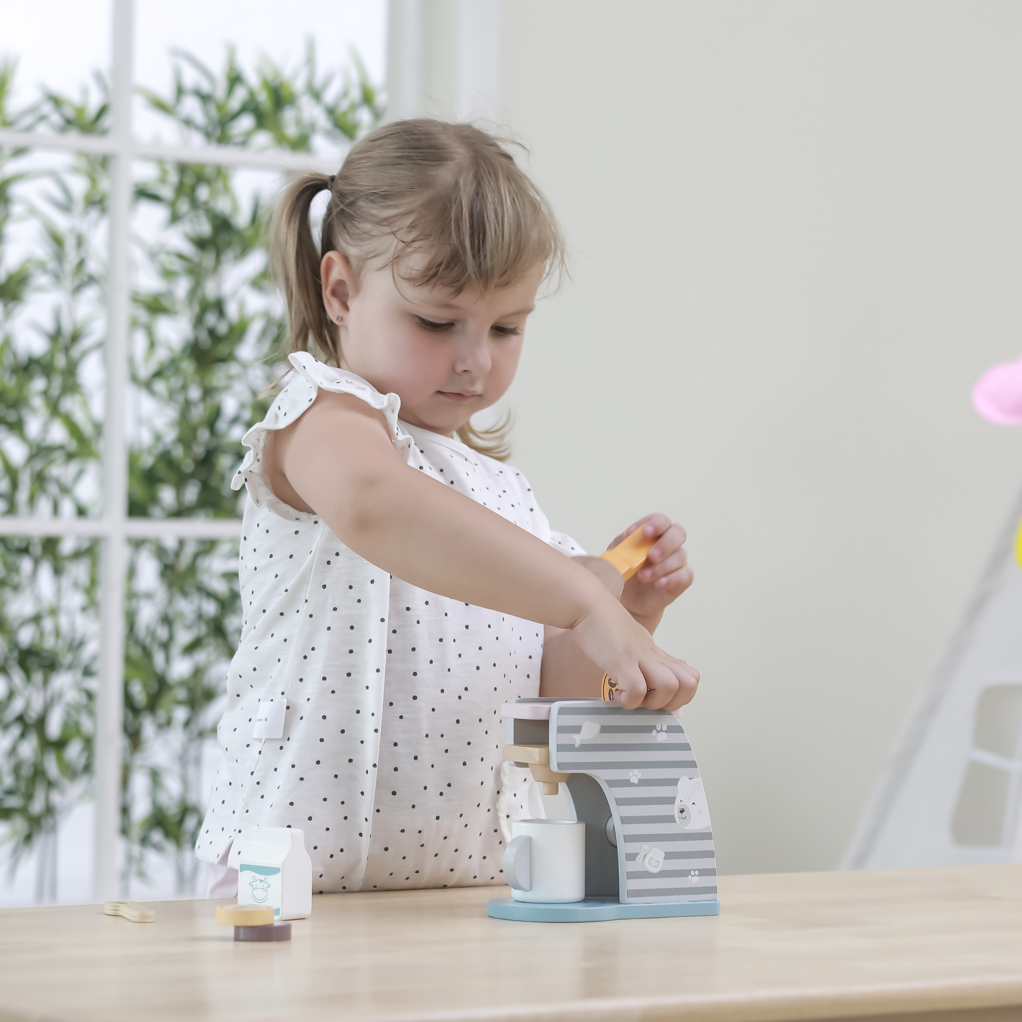 PolarB Wooden Coffee Machine Set for Kids Aged 3 and Up  Pretend Play Barista Toy with Cup, Spoon, Milk Bottle, and Coffee Beans