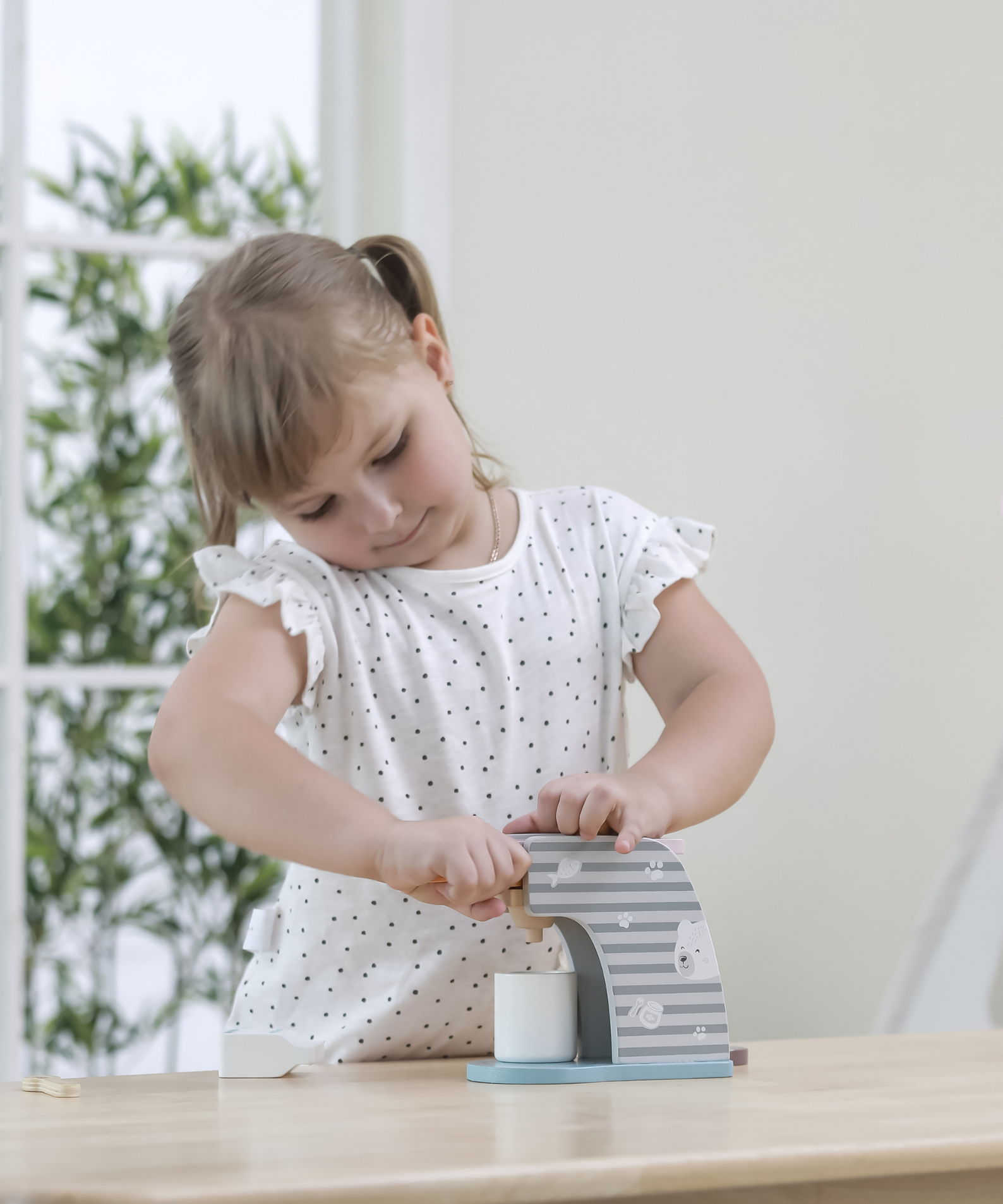 PolarB Wooden Coffee Machine Set for Kids Aged 3 and Up  Pretend Play Barista Toy with Cup, Spoon, Milk Bottle, and Coffee Beans