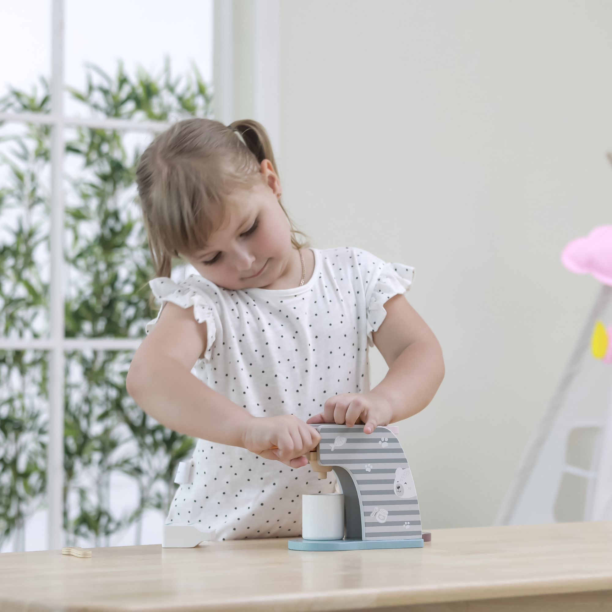 PolarB Wooden Coffee Machine Set for Kids Aged 3 and Up  Pretend Play Barista Toy with Cup, Spoon, Milk Bottle, and Coffee Beans