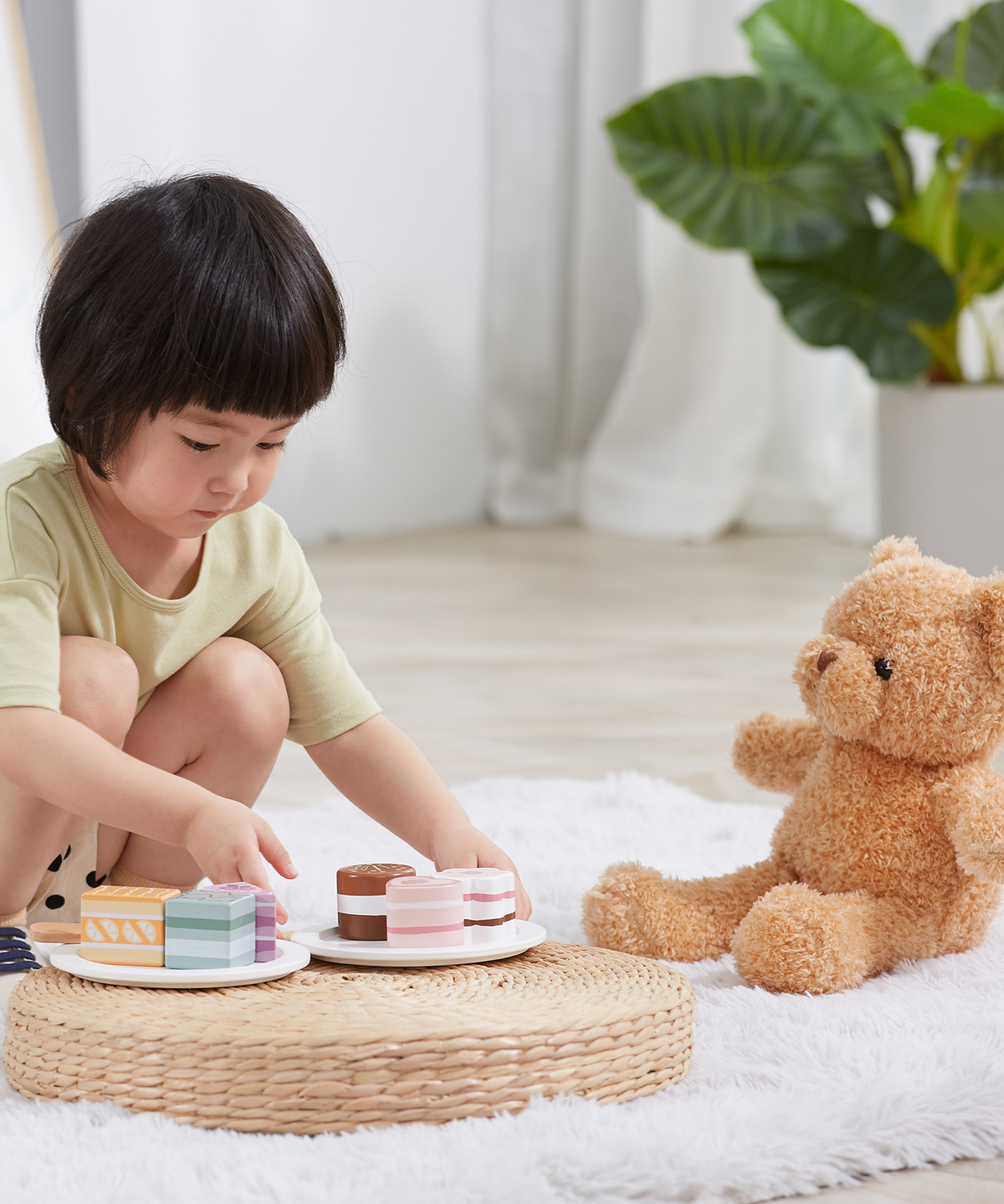 VIGA Wooden Polar Bear Cookies and Desserts Play Set, 6 Piece Pretend Food Toy for Kids 18 Months+, Montessori Kitchen Role Play