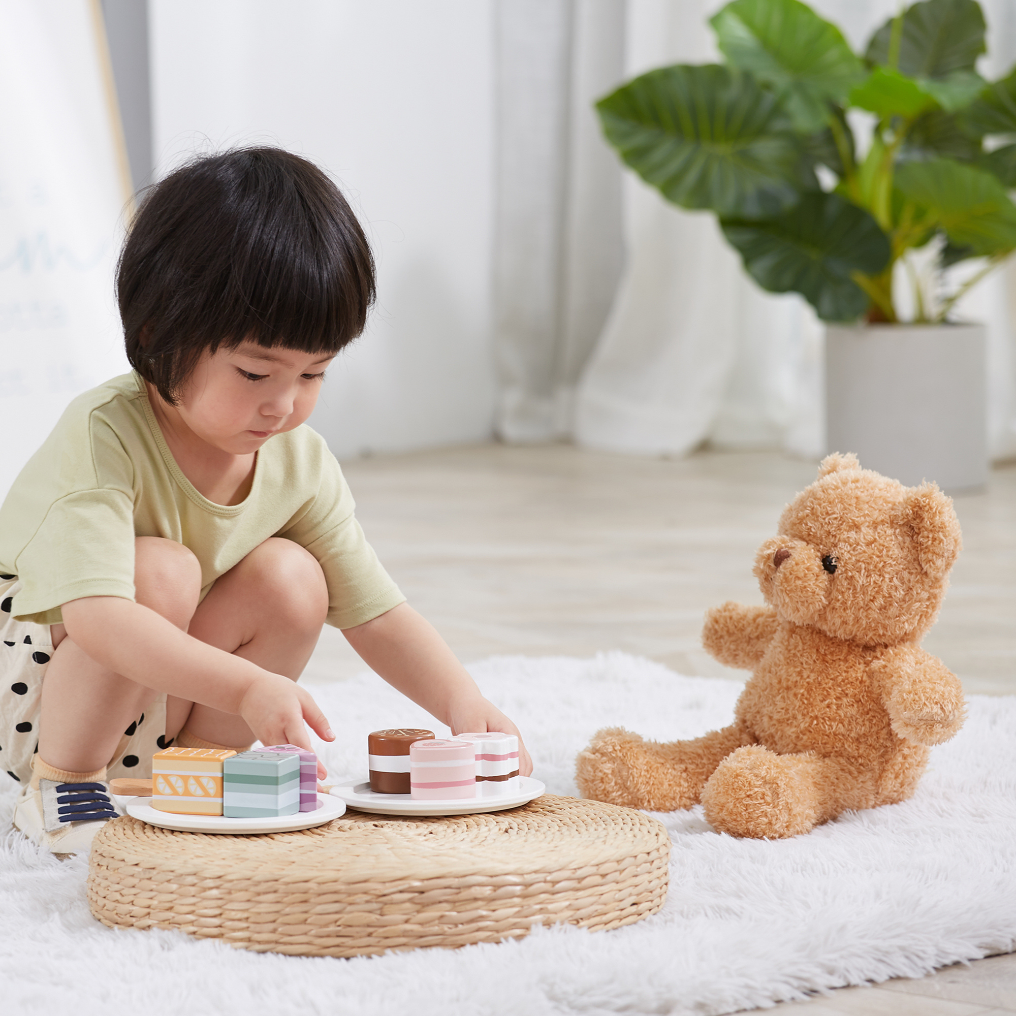 VIGA Wooden Polar Bear Cookies and Desserts Play Set, 6 Piece Pretend Food Toy for Kids 18 Months+, Montessori Kitchen Role Play