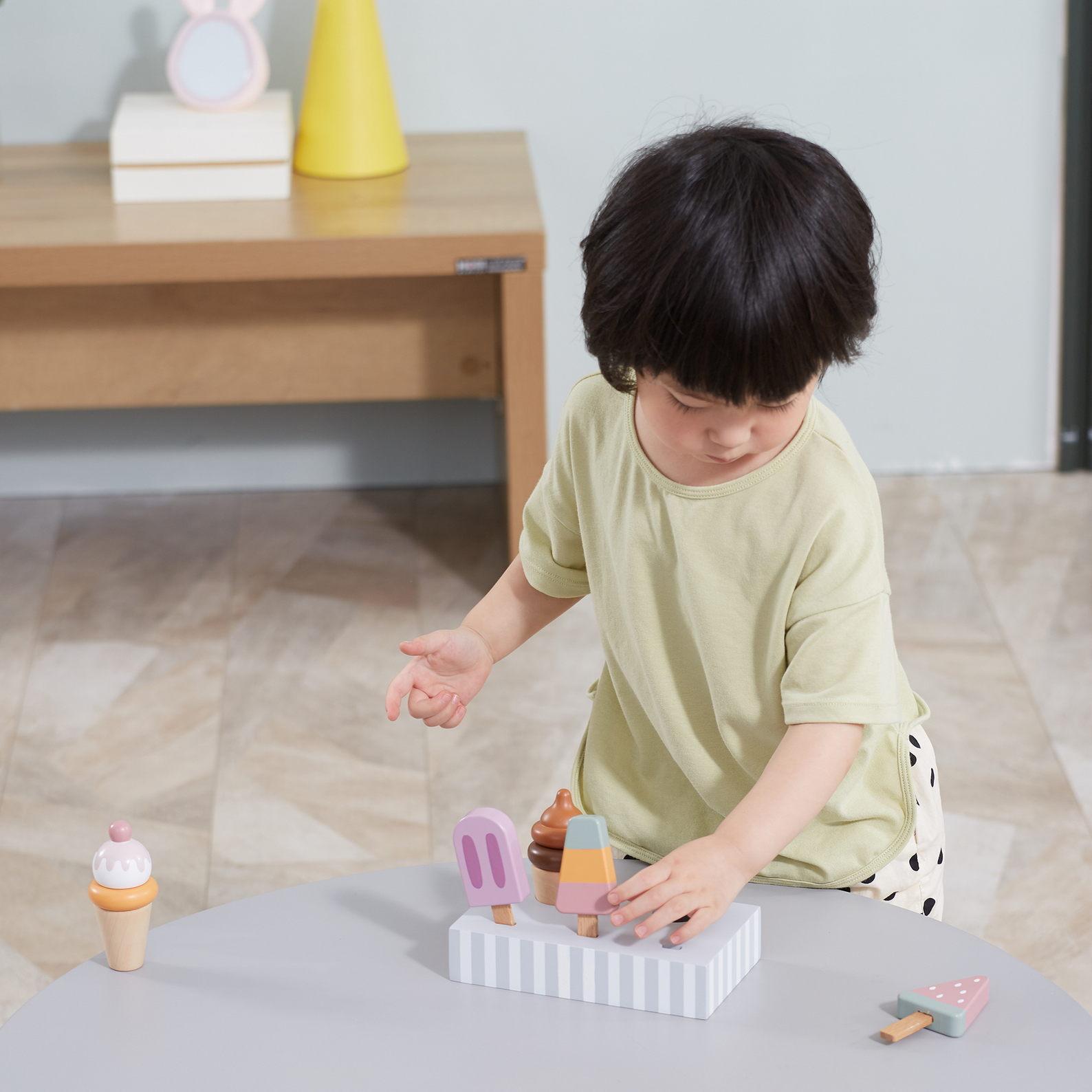 PolarB Wooden Popsicle and Ice Cream Set for Ages 3 and Up  5 Piece Roleplay Toy to Develop Creativity, Social Skills, and Fine Motor Coordination