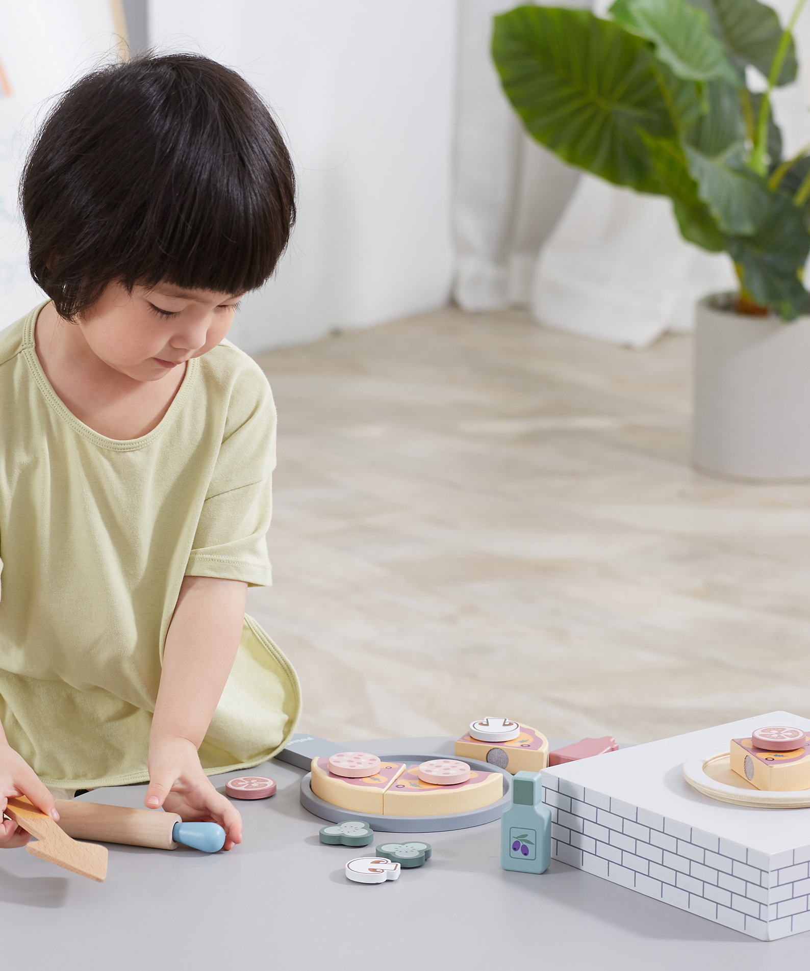 PolarB Home Made Pizza Wooden Pretend Play Toy for Kids  Age 2 Years and Above