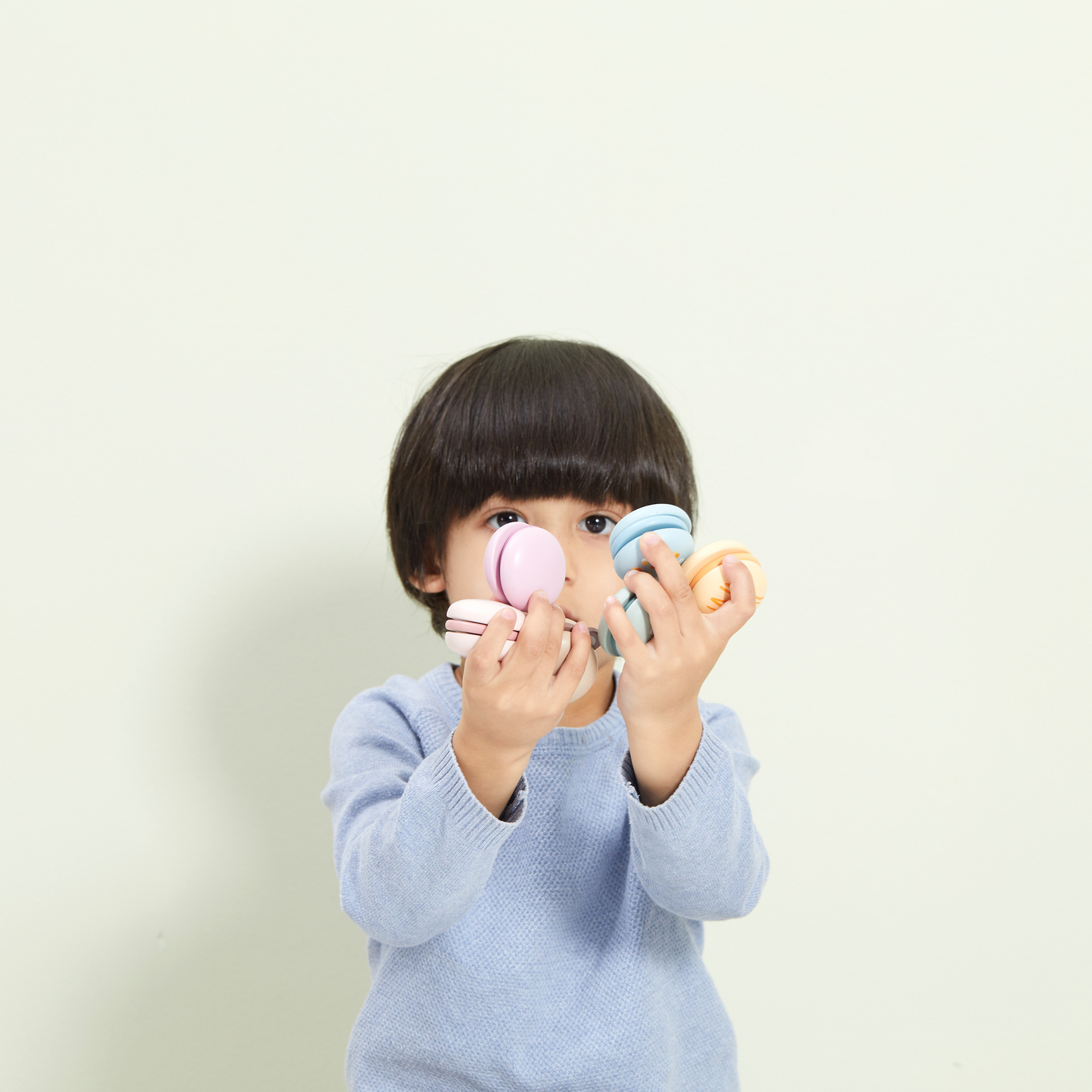 PolarB Wooden Macarons Play Set, 6-Piece Pretend Food Toy for Kids, Safe, Colorful and Imaginative Role Play for Toddlers and Preschoolers Ages 2 and Up