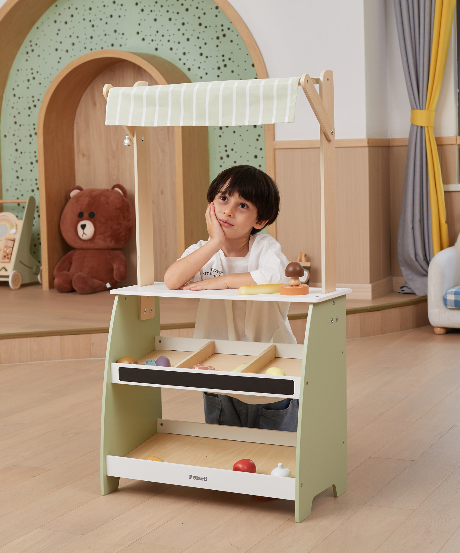 PolarB Wooden Market Stall for Kids, Includes 18 Play Food Accessories and Cash Register, Pretend Grocery Store with Bell, Blackboard and Display Shelves, Educational Toy for Ages 3 to 8