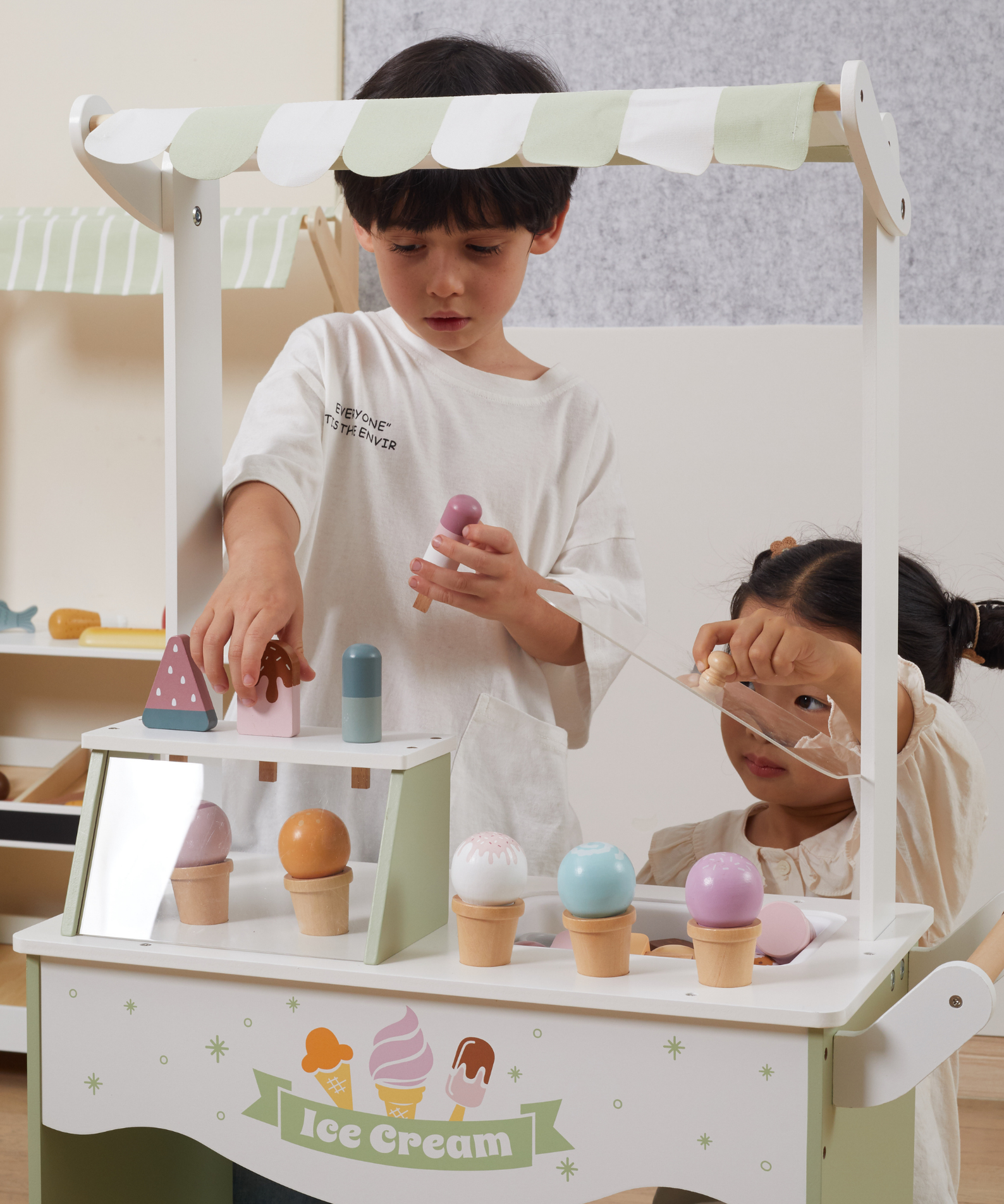 PolarB Wooden Ice Cream Cart, Large Pretend Play Trolley with Magnetic Scoop, Cones, Popsicles and Blackboard, Role Play Toy for Kids Ages 3+