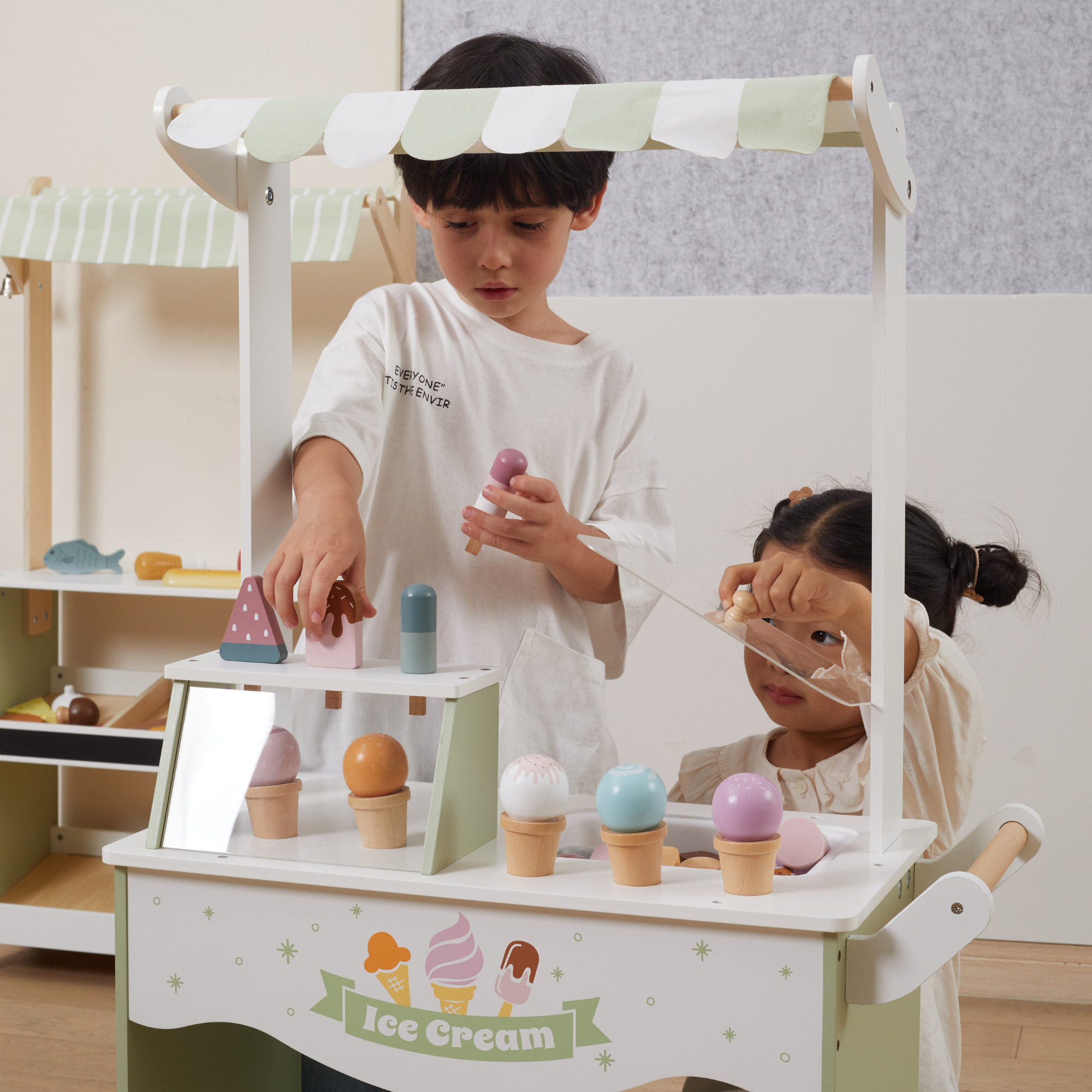 PolarB Wooden Ice Cream Cart, Large Pretend Play Trolley with Magnetic Scoop, Cones, Popsicles and Blackboard, Role Play Toy for Kids Ages 3+