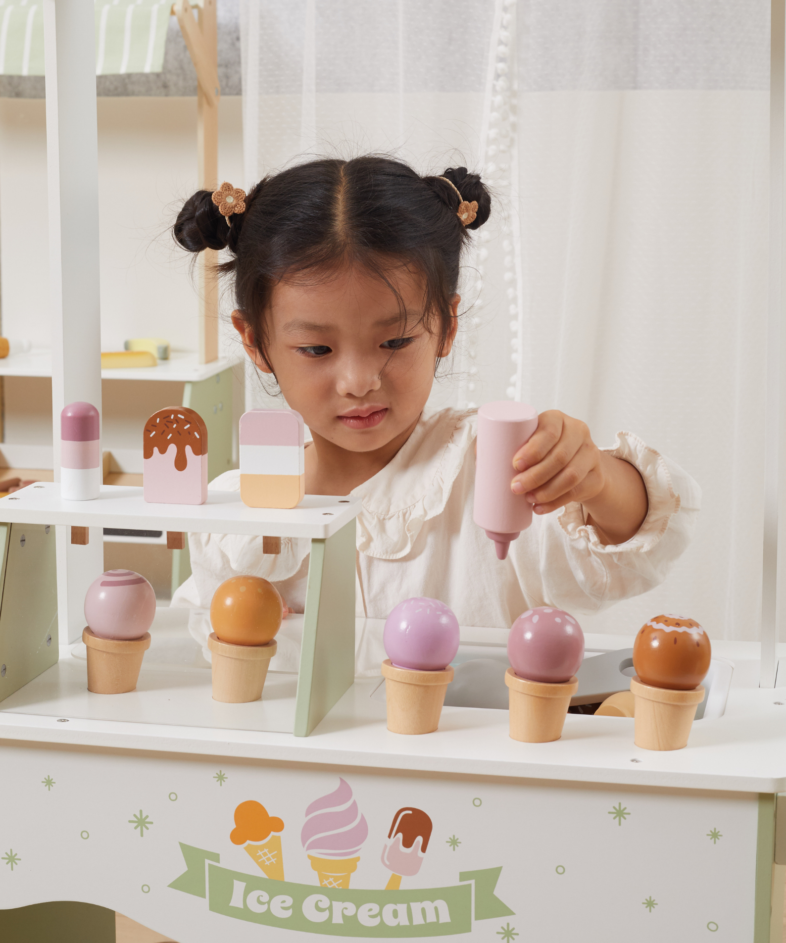 PolarB Wooden Ice Cream Cart, Large Pretend Play Trolley with Magnetic Scoop, Cones, Popsicles and Blackboard, Role Play Toy for Kids Ages 3+