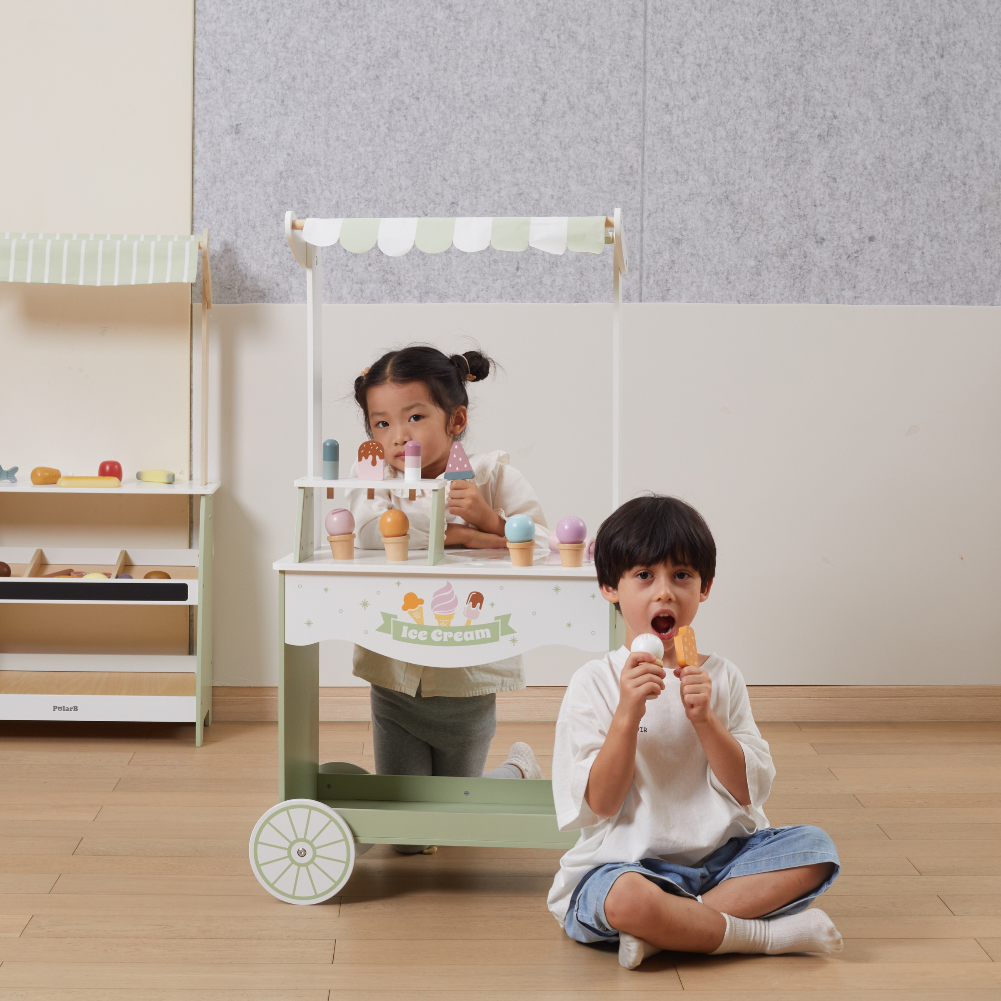 PolarB Wooden Ice Cream Cart, Large Pretend Play Trolley with Magnetic Scoop, Cones, Popsicles and Blackboard, Role Play Toy for Kids Ages 3+