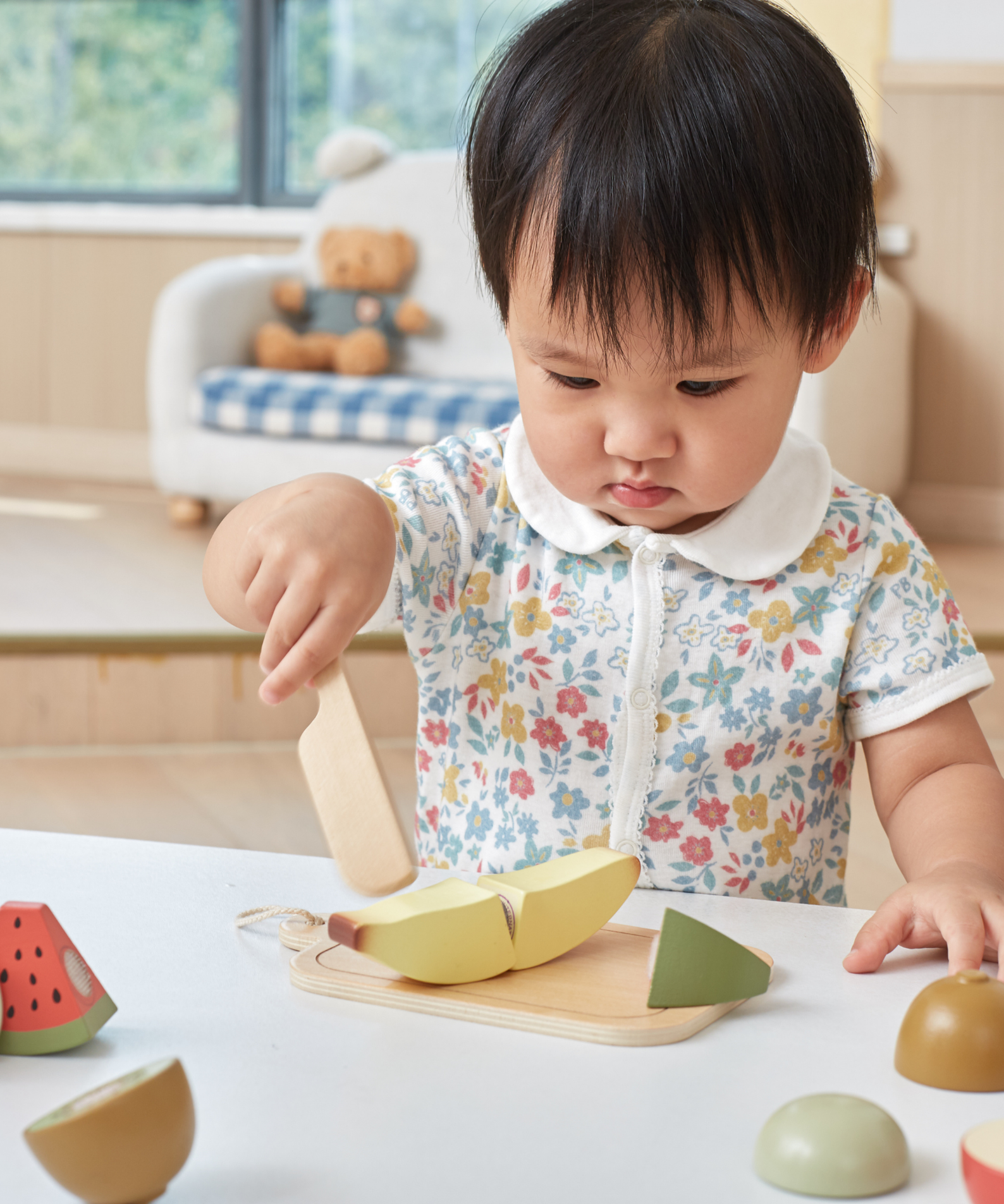 PolarB Wooden Cutting Fruits Play Set for Toddlers, Includes Knife, Cutting Board and 6 Colorful Fruits, Pretend Play Kitchen Toy for Motor Skill Development, Ages 18 Months and Up