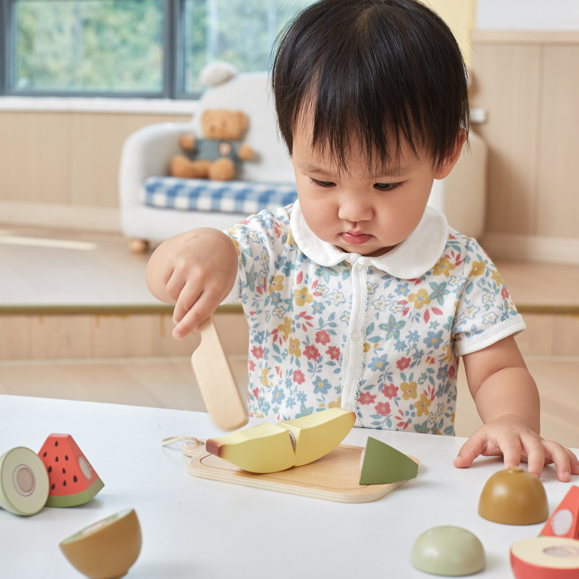 PolarB Wooden Cutting Fruits Play Set for Toddlers, Includes Knife, Cutting Board and 6 Colorful Fruits, Pretend Play Kitchen Toy for Motor Skill Development, Ages 18 Months and Up