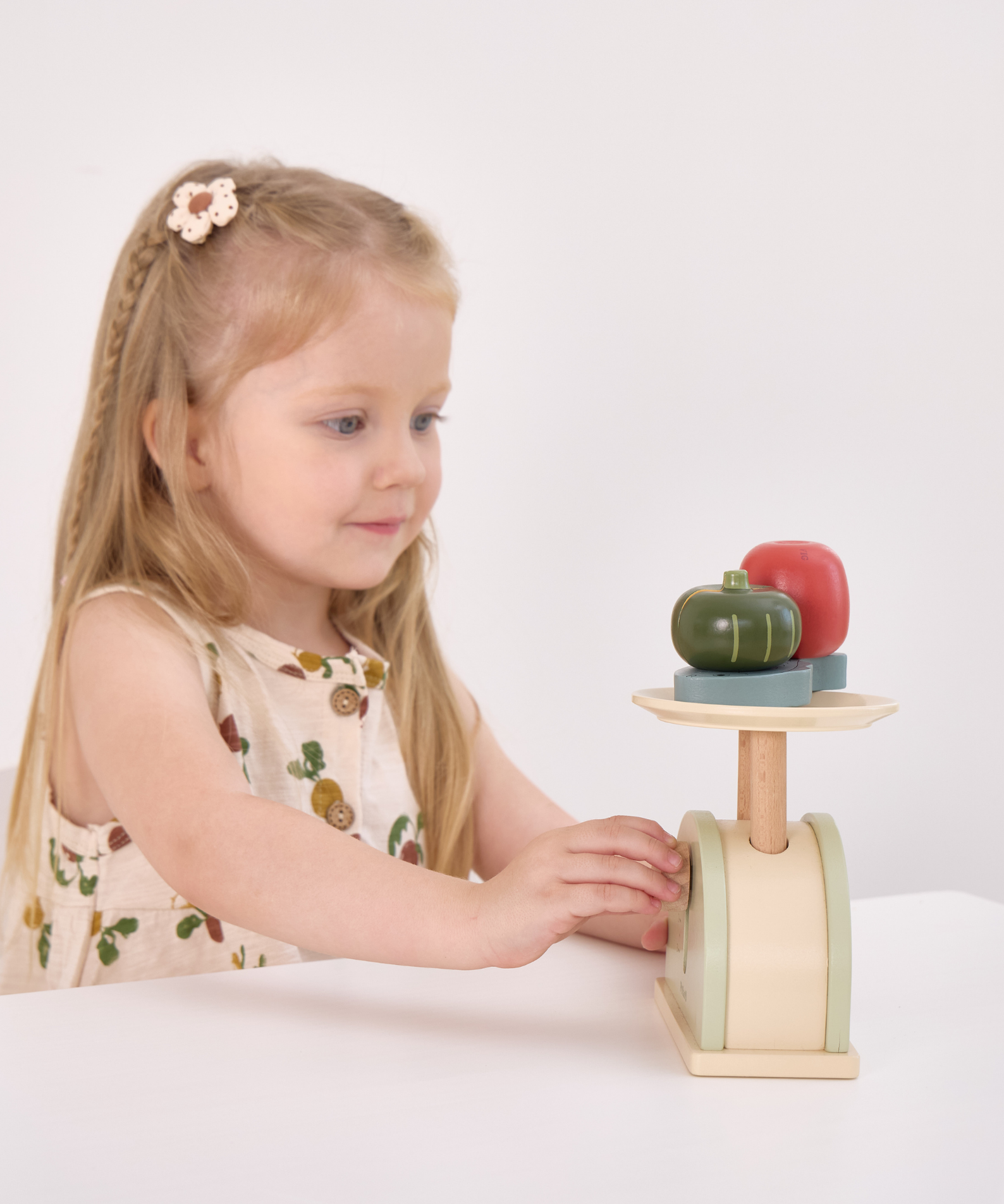 PolarB Wooden Kitchen Scales for Kids, Educational Pretend Play Toy for Role-Playing, Math Skills and Balance Concepts, Durable Wood Construction, Ages 3 and Up