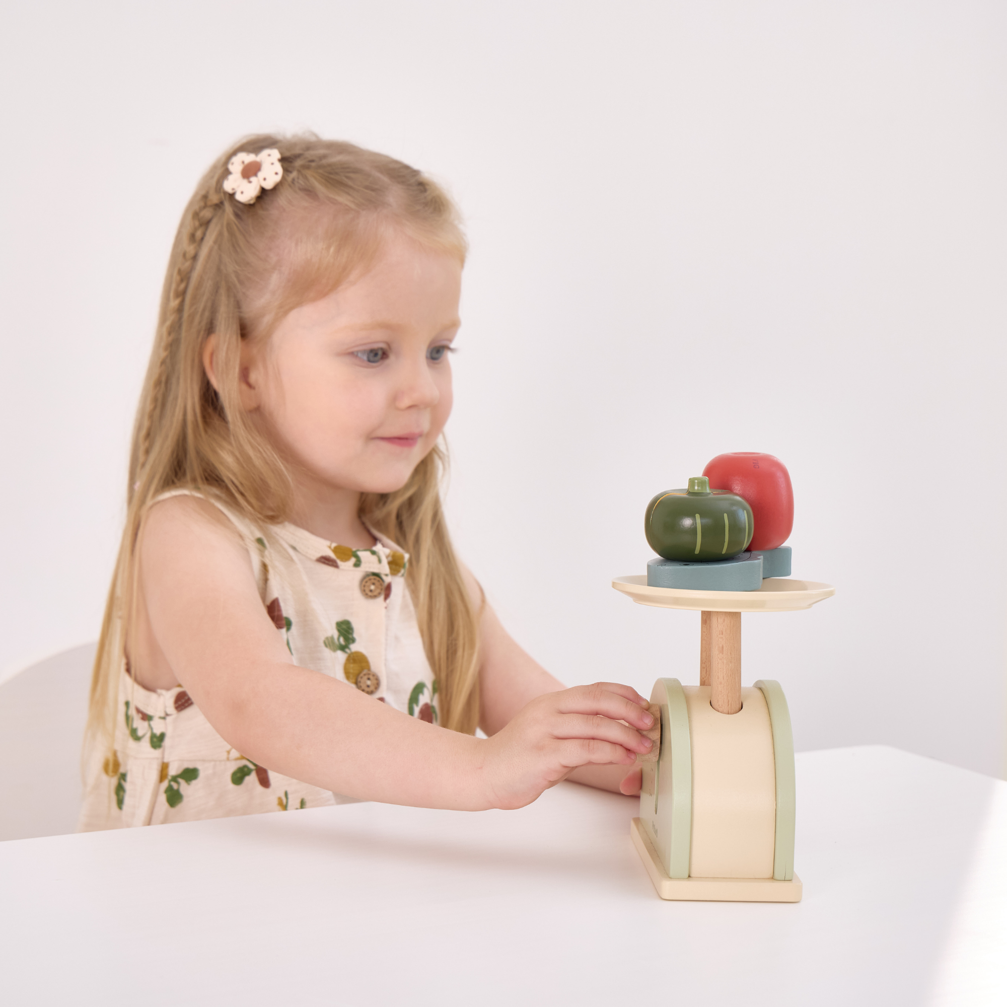 PolarB Wooden Kitchen Scales for Kids, Educational Pretend Play Toy for Role-Playing, Math Skills and Balance Concepts, Durable Wood Construction, Ages 3 and Up