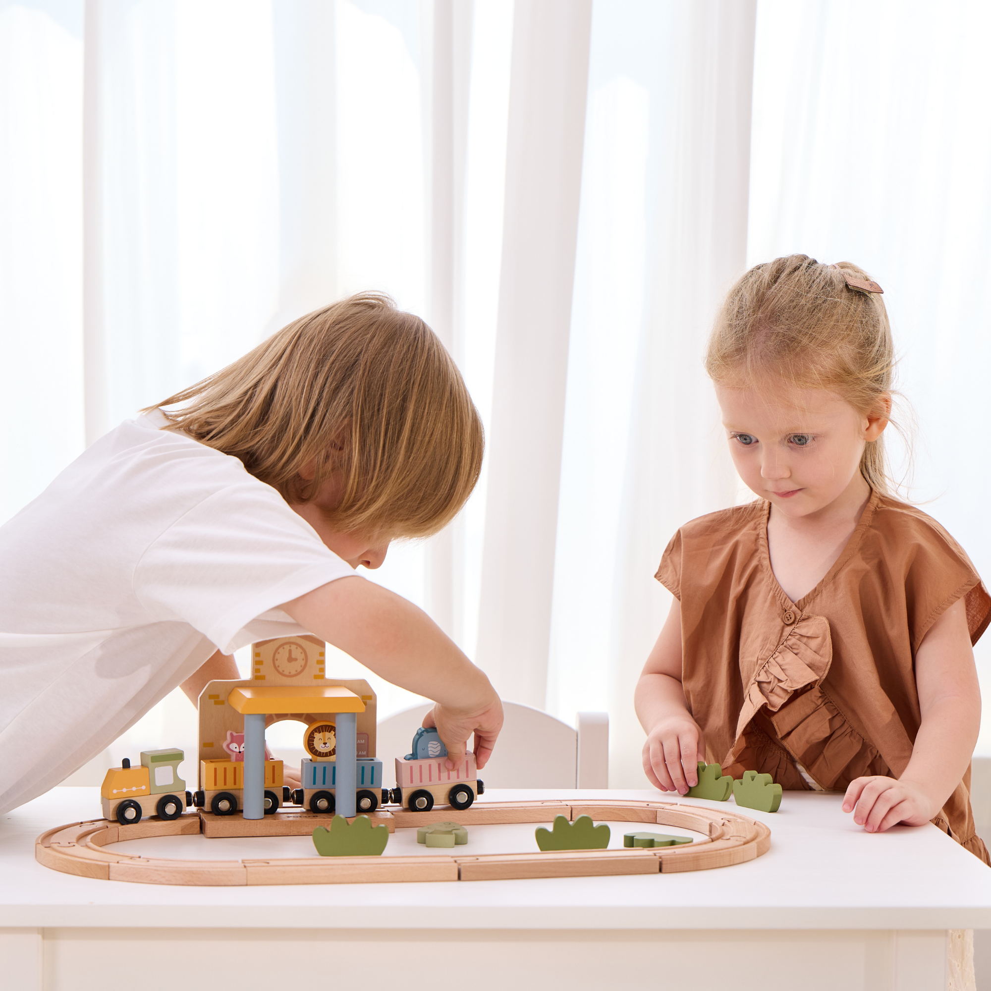 PolarB Wooden Train Set, 30 Pieces with Interactive Sound Station, Tracks, Animal Figures and Accessories, Educational Toy for Kids Ages 3 and Up