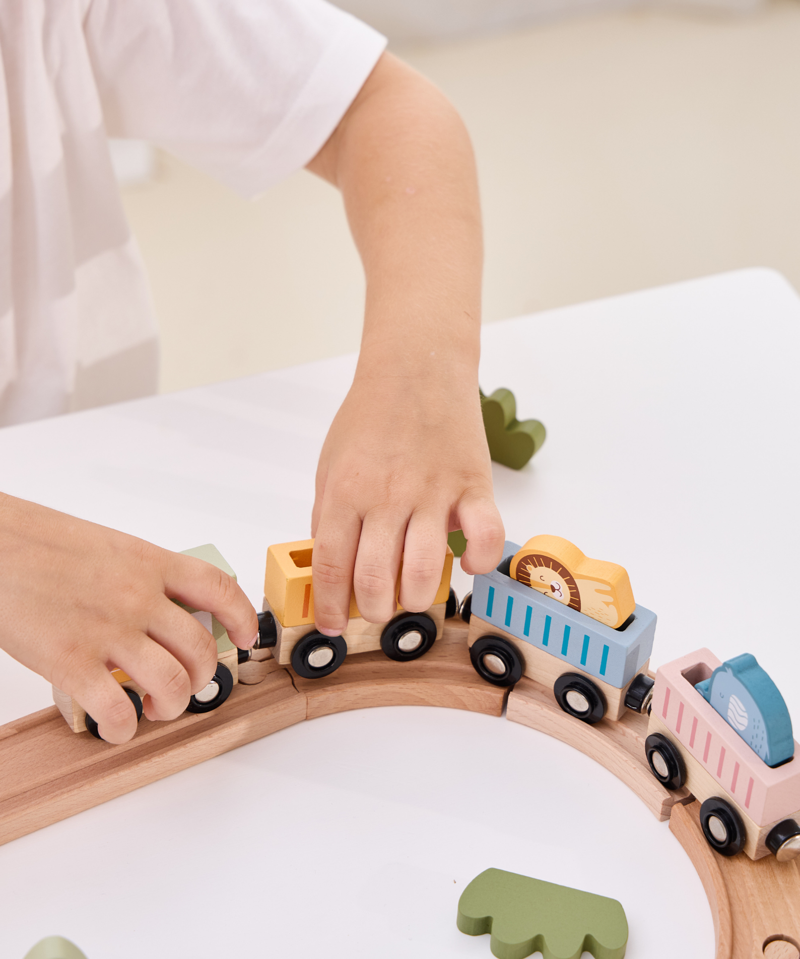 PolarB Wooden Train Set, 30 Pieces with Interactive Sound Station, Tracks, Animal Figures and Accessories, Educational Toy for Kids Ages 3 and Up