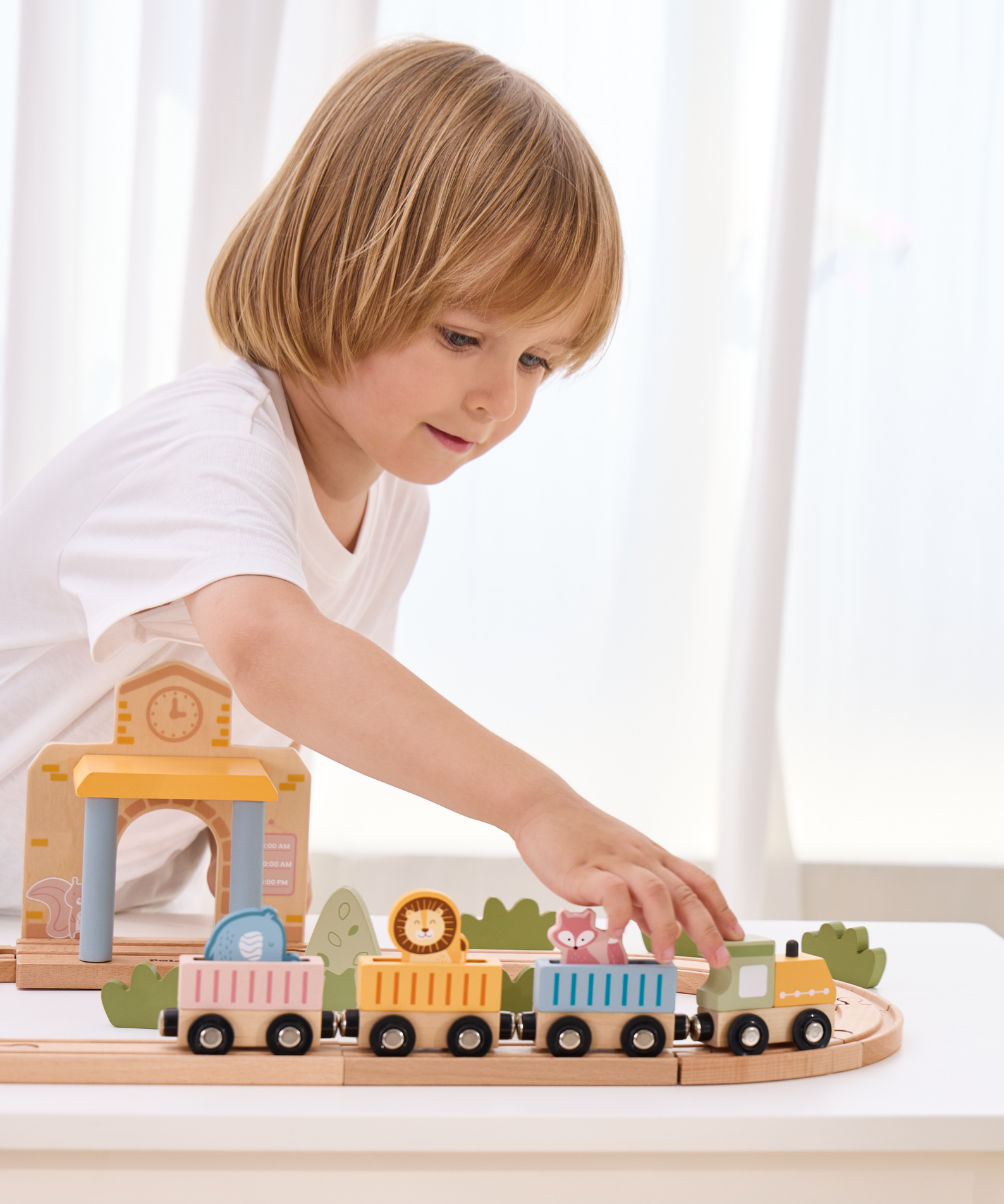 PolarB Wooden Train Set, 30 Pieces with Interactive Sound Station, Tracks, Animal Figures and Accessories, Educational Toy for Kids Ages 3 and Up