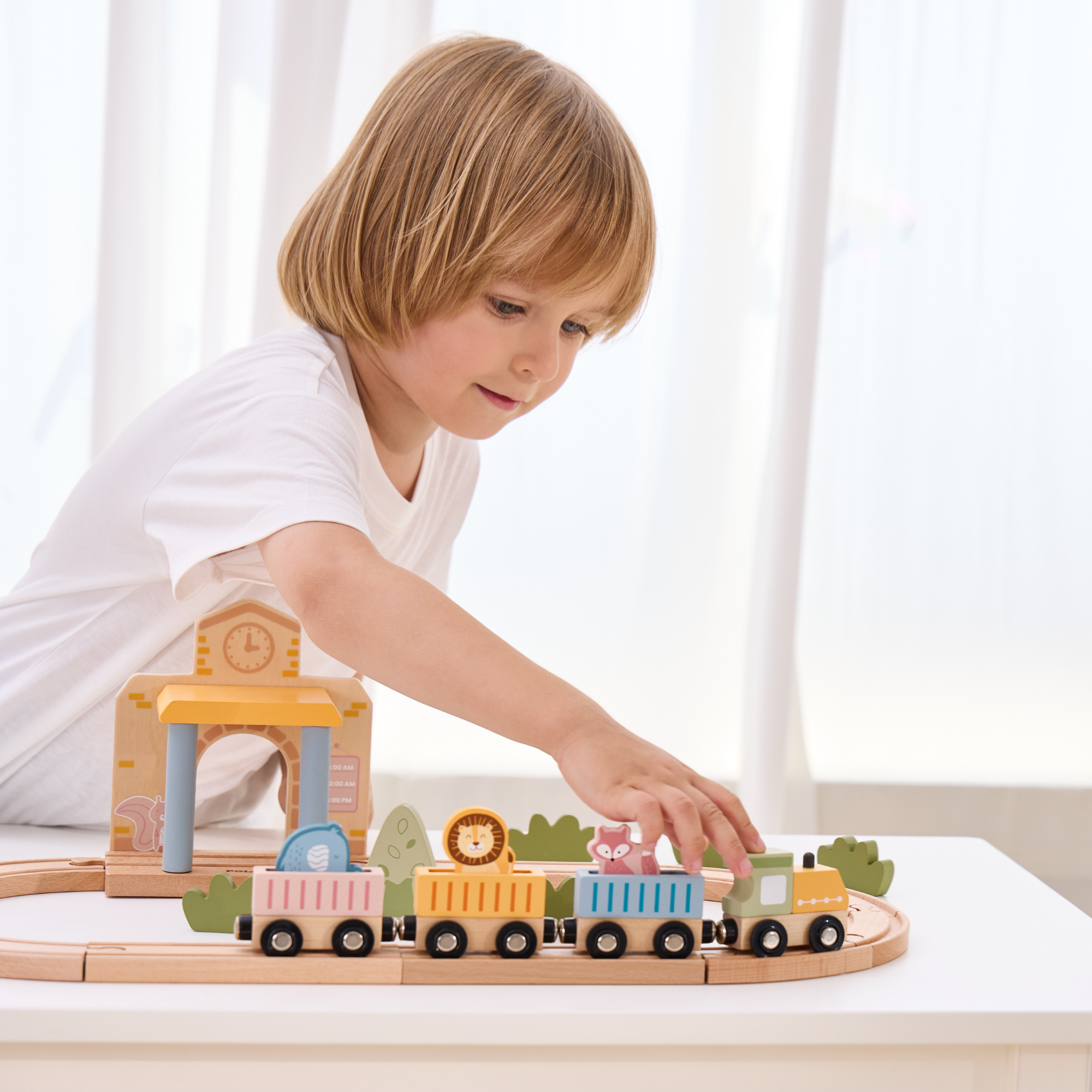 PolarB Wooden Train Set, 30 Pieces with Interactive Sound Station, Tracks, Animal Figures and Accessories, Educational Toy for Kids Ages 3 and Up