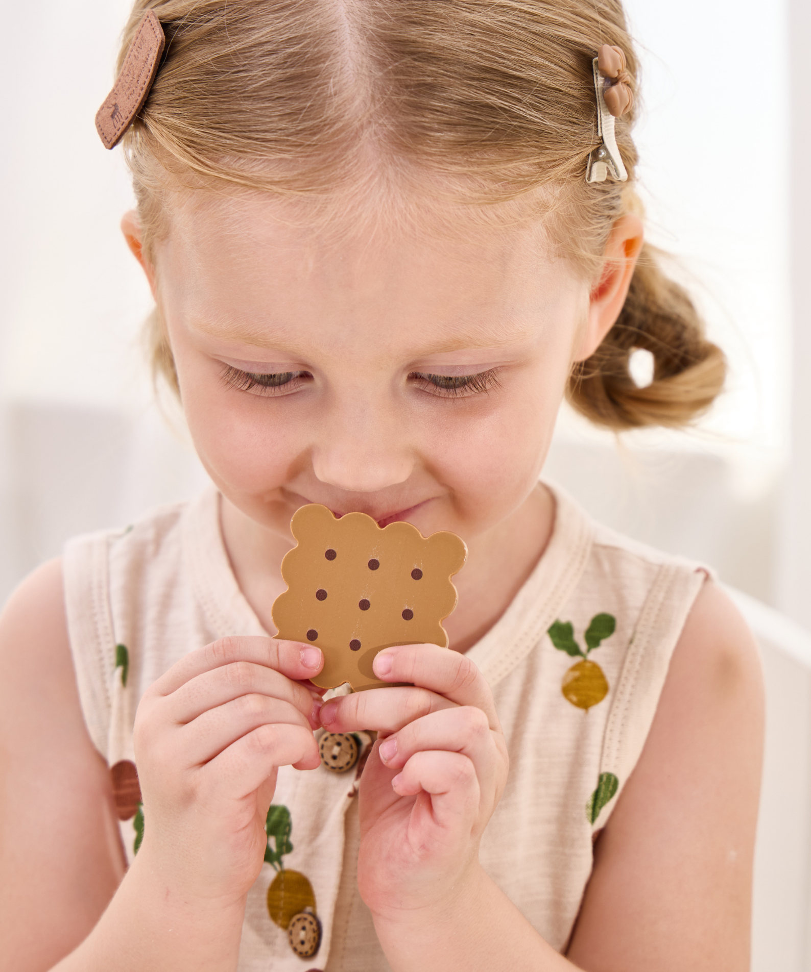 PolarB Wooden Tea Party Set, Pretend Play Tea Set with Teapot, Cups, Tray, Biscuits, and Accessories, Role Play Toy for Toddlers, Ages 3+