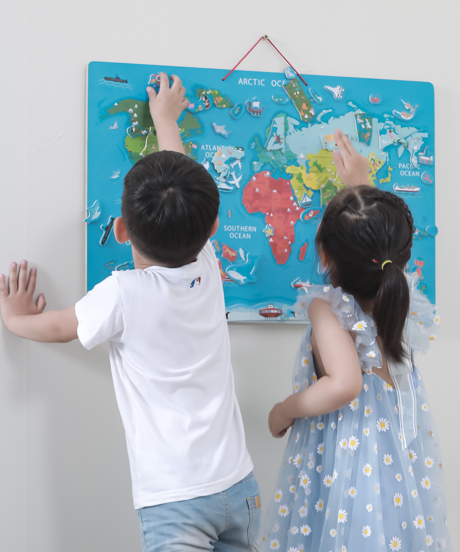 Viga Dry Erase Board with,   Magnetic World Puzzle, Montessori Wooden Toy, Develops Sensory, Cognitive & Fine Motor Skills, Non-Toxic & Eco-friendly Kids Educational Toy, Suitable for Children 3Y+