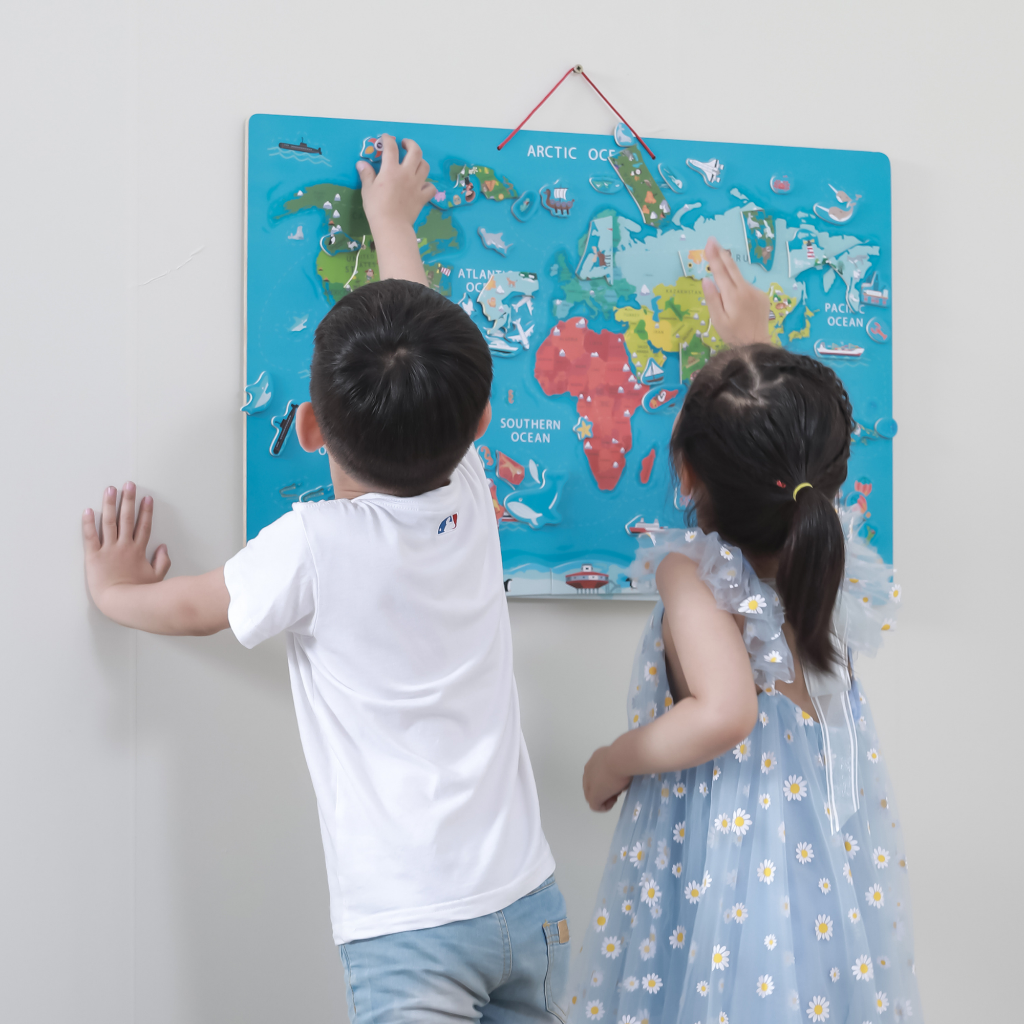 Viga Dry Erase Board with,   Magnetic World Puzzle, Montessori Wooden Toy, Develops Sensory, Cognitive & Fine Motor Skills, Non-Toxic & Eco-friendly Kids Educational Toy, Suitable for Children 3Y+