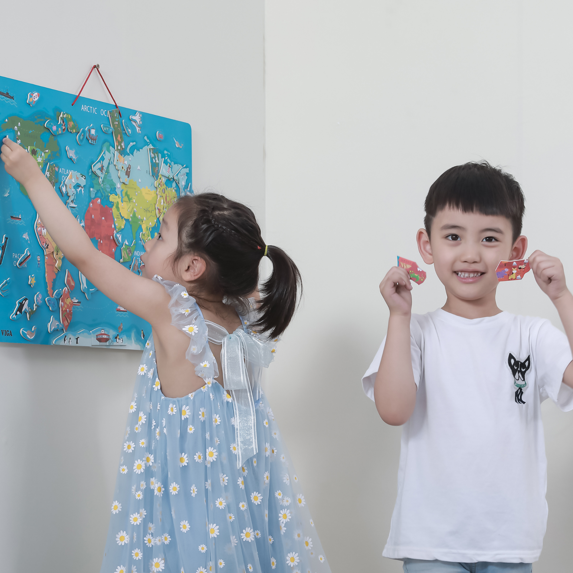 Viga Dry Erase Board with,   Magnetic World Puzzle, Montessori Wooden Toy, Develops Sensory, Cognitive & Fine Motor Skills, Non-Toxic & Eco-friendly Kids Educational Toy, Suitable for Children 3Y+