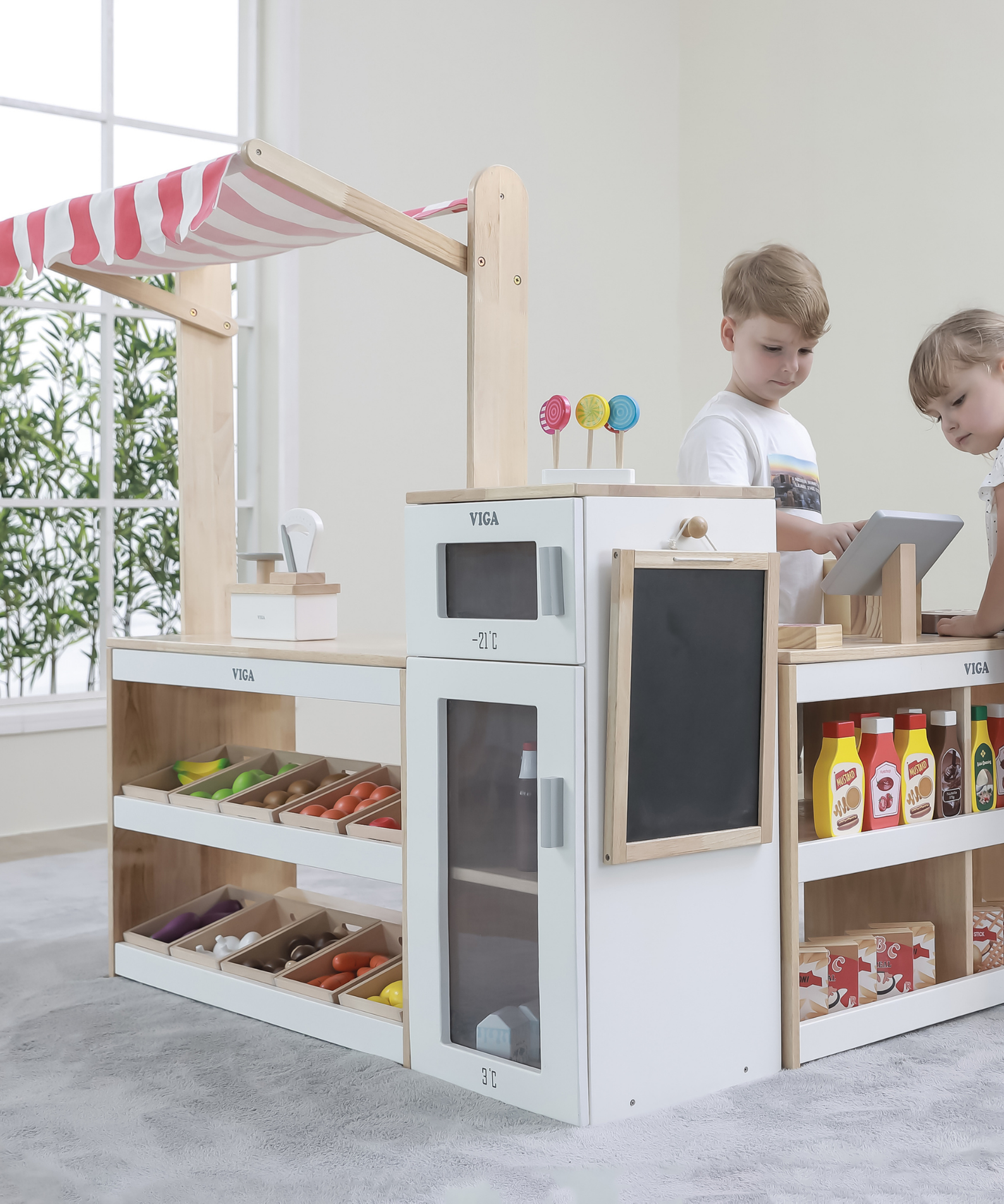 VIGA Wooden Supermarket Stall  Vegetable and Fruit Display Stand with Shelves  Pretend Play Market Role Play Toy  Ages 3 and Up