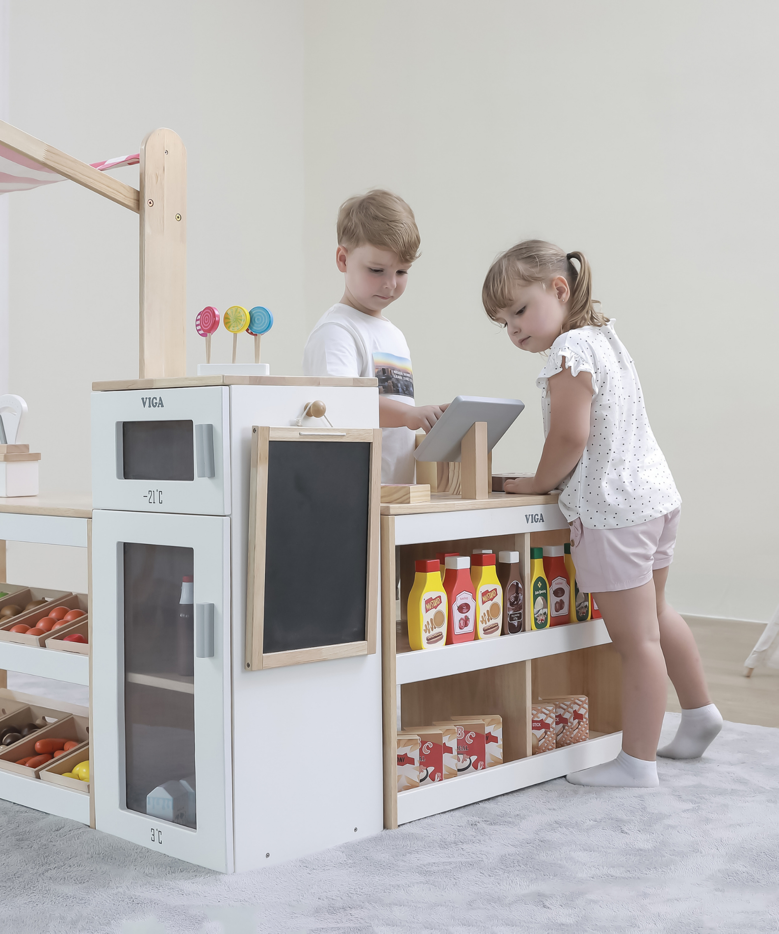 VIGA Wooden Supermarket Stall  Food Display Stand with Cash Register and Scanner  Pretend Play Market Role Play Toy  Ages 3 and Up