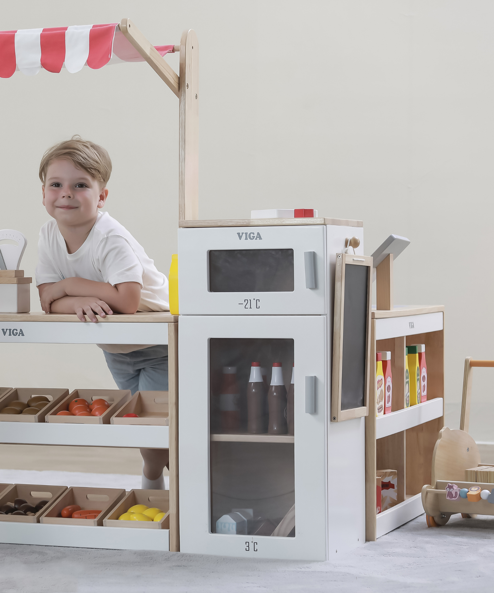 VIGA Wooden Toy Fridge with Freezer and Chalkboard  Pretend Play Kitchen Accessory  Role Play Appliance for Ages 3 and Up