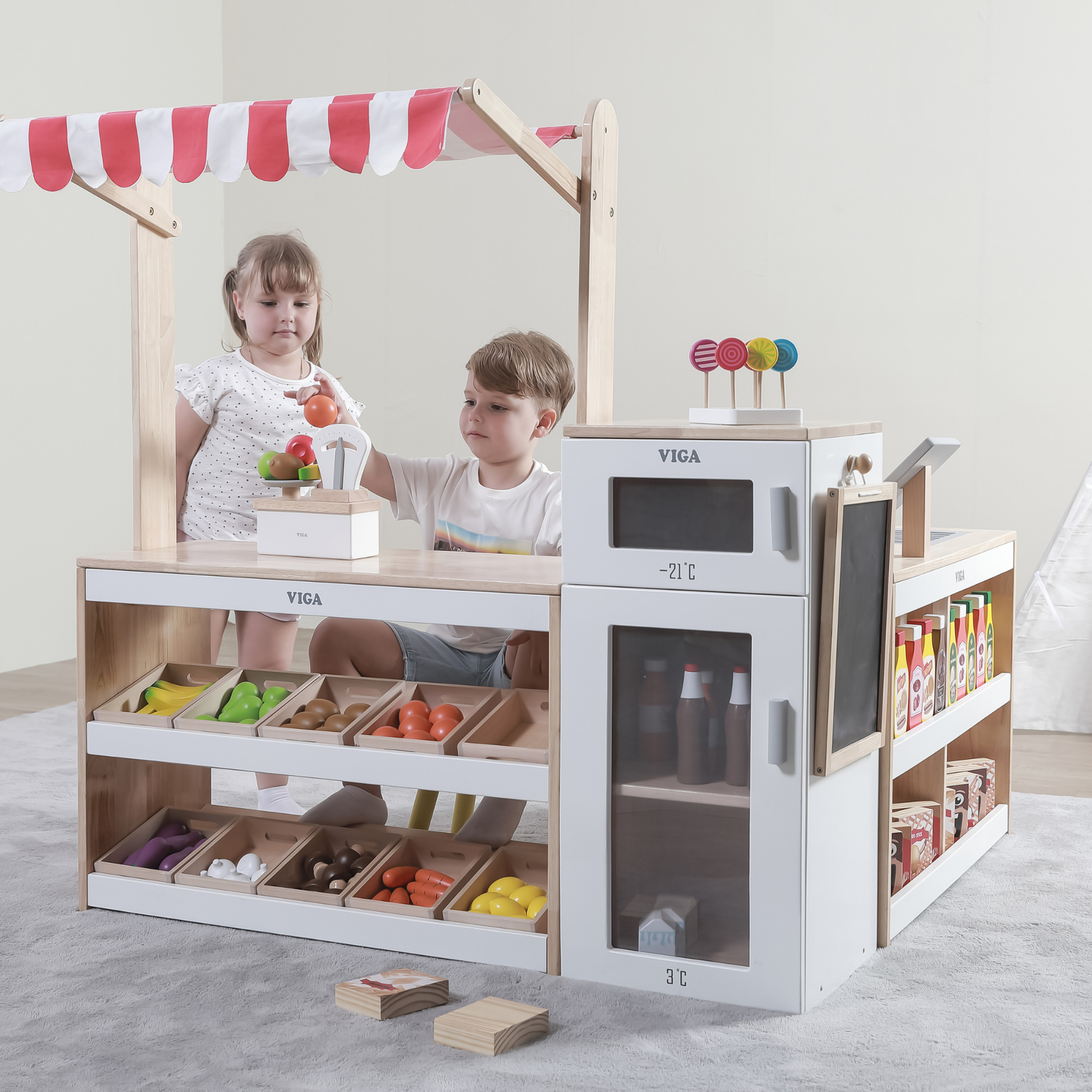 VIGA Wooden Toy Fridge with Freezer and Chalkboard  Pretend Play Kitchen Accessory  Role Play Appliance for Ages 3 and Up