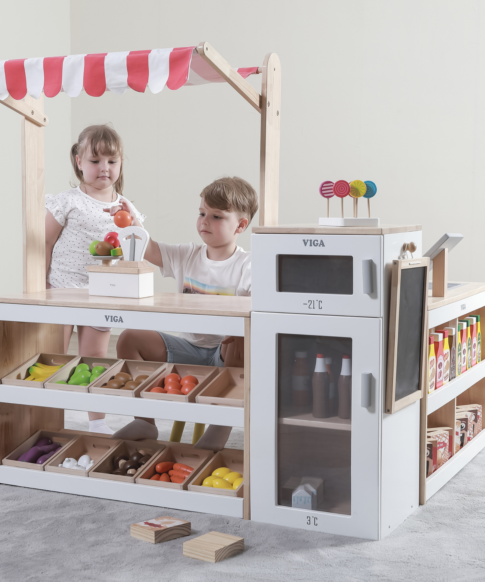 VIGA Wooden Toy Fridge with Freezer and Chalkboard  Pretend Play Kitchen Accessory  Role Play Appliance for Ages 3 and Up