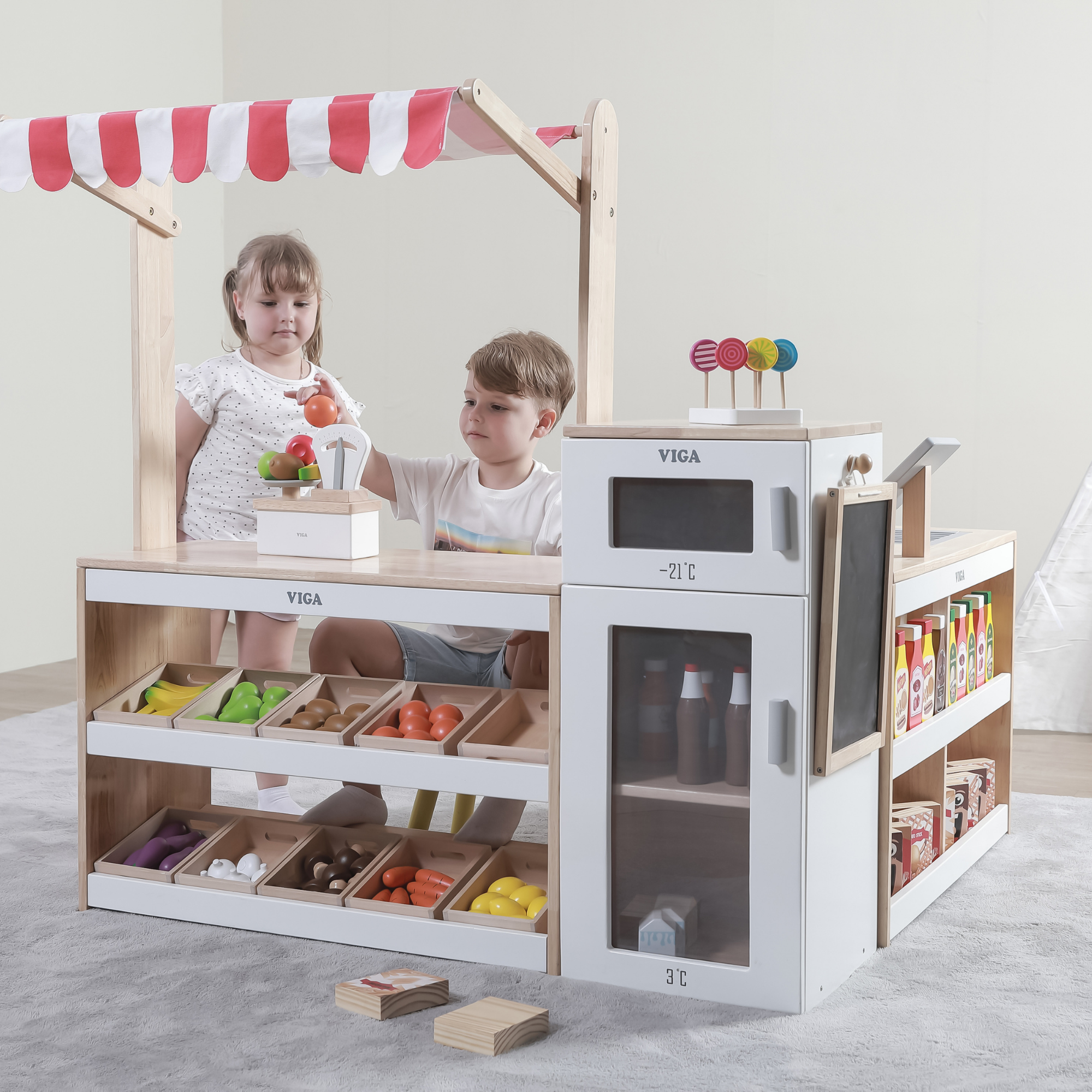 VIGA Wooden Toy Fridge with Freezer and Chalkboard  Pretend Play Kitchen Accessory  Role Play Appliance for Ages 3 and Up