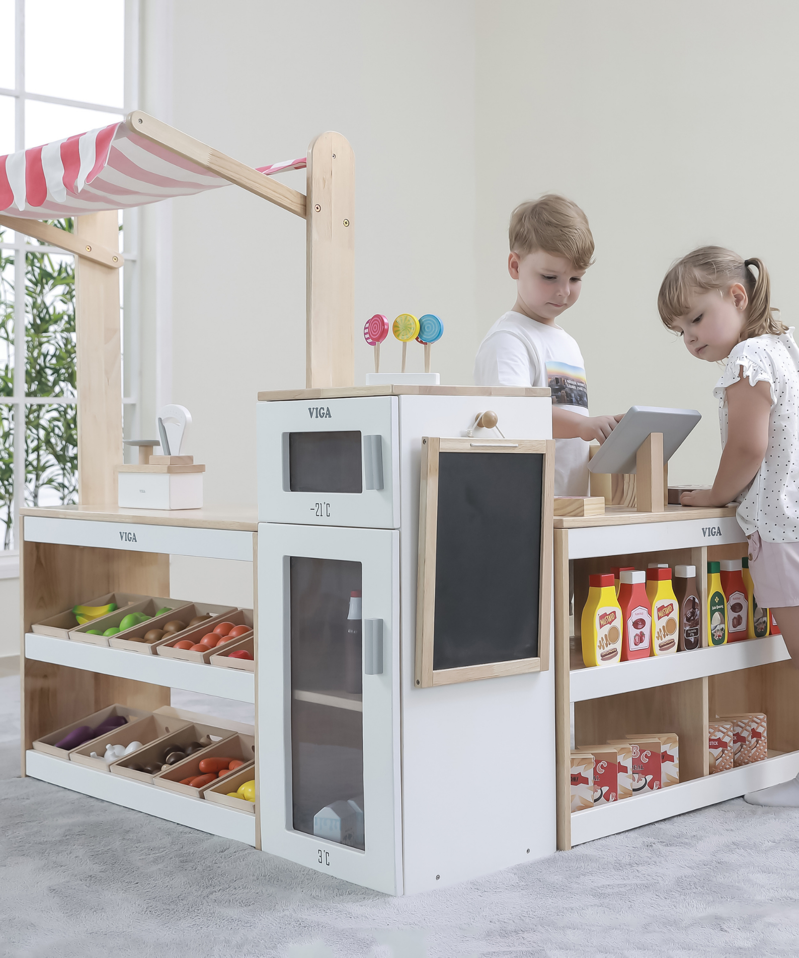 VIGA Wooden Toy Fridge with Freezer and Chalkboard  Pretend Play Kitchen Accessory  Role Play Appliance for Ages 3 and Up