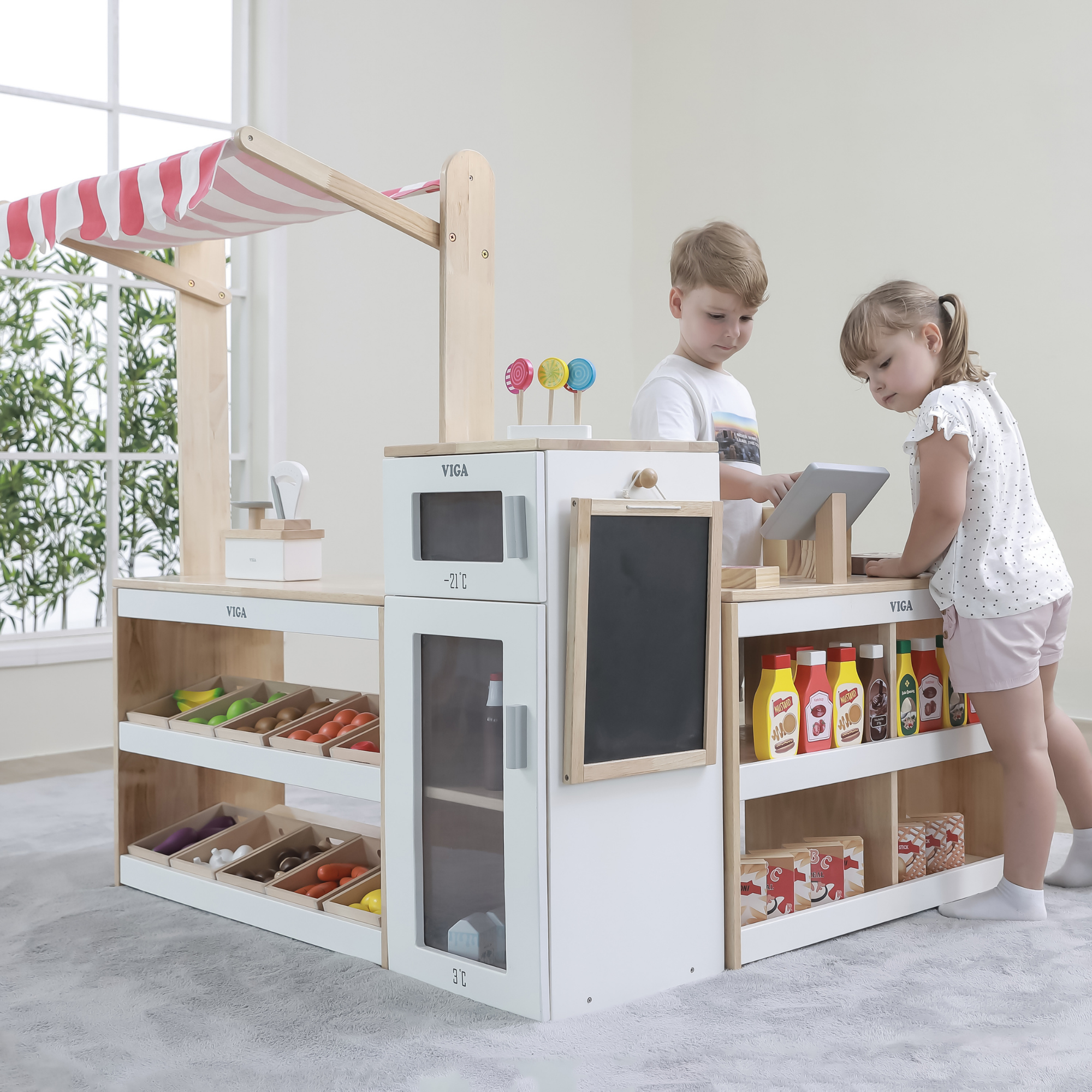 VIGA Wooden Toy Fridge with Freezer and Chalkboard  Pretend Play Kitchen Accessory  Role Play Appliance for Ages 3 and Up