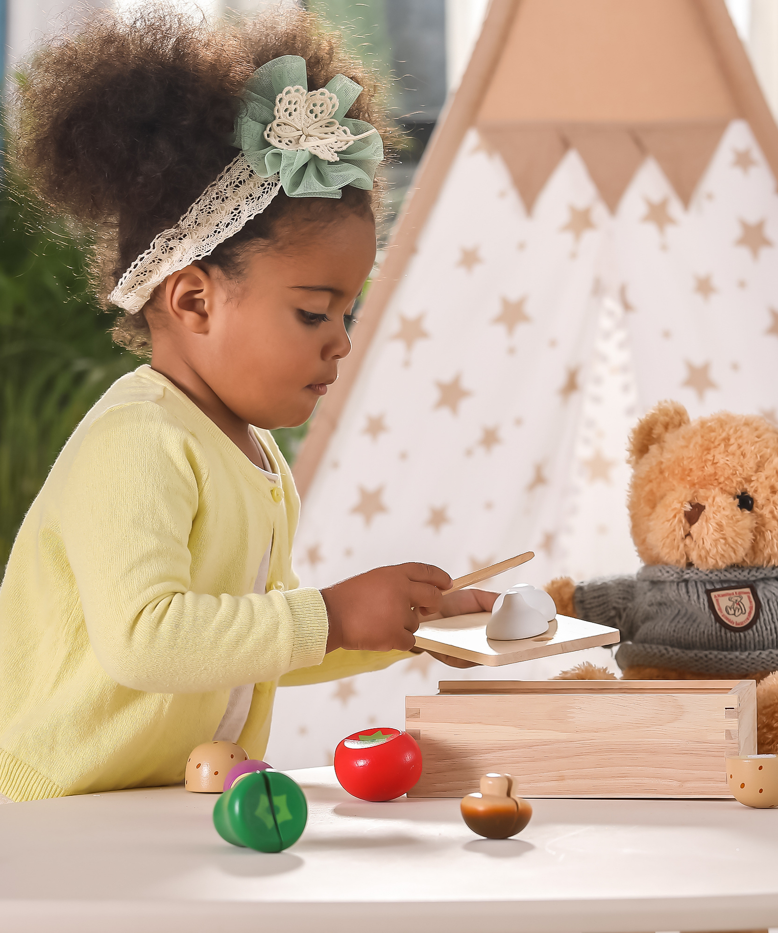 VIGA Wooden Vegetable Chopping Set for Kids  Pretend Play Kitchen Toy with Knife and Fruits  Roleplay Toy for Ages 18 Months and Up