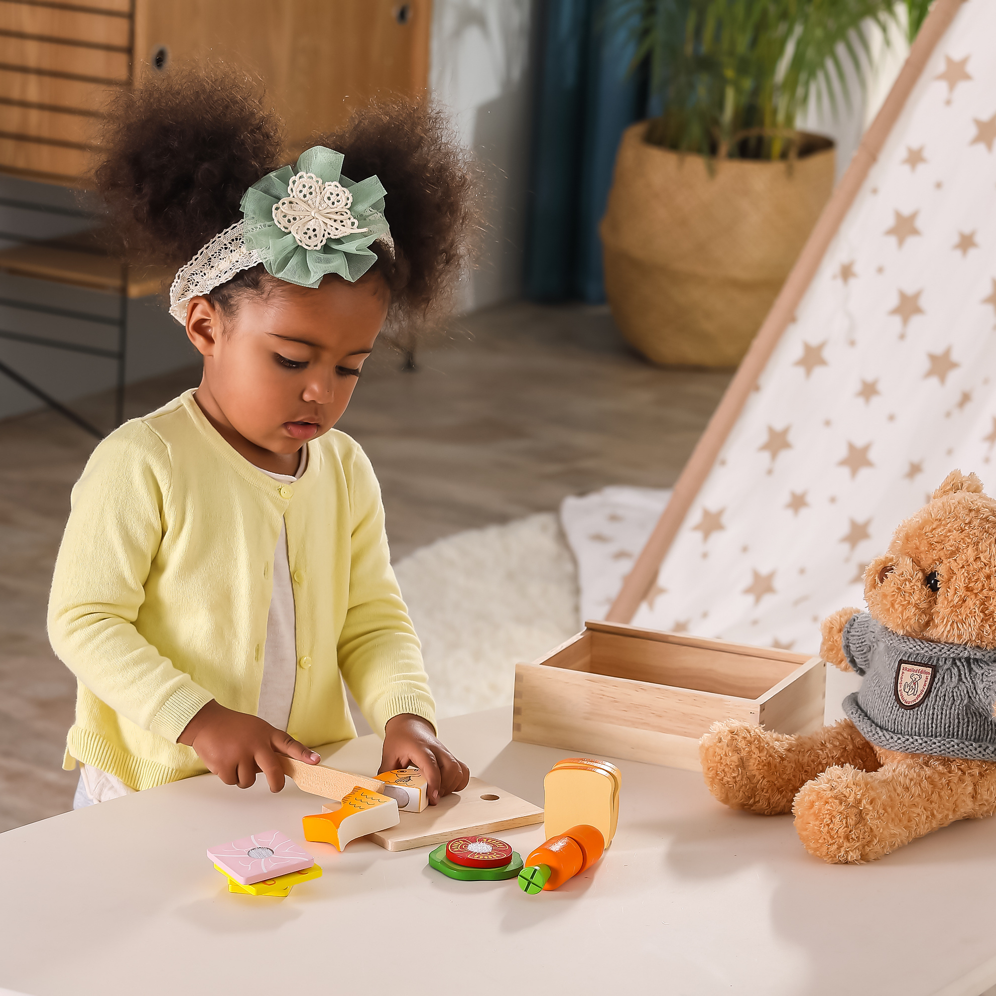 VIGA Wooden Cutting Lunch Set for Kids  Pretend Play Kitchen Toy with Knife and Food Pieces  Roleplay Toy for Ages 18 Months and Up