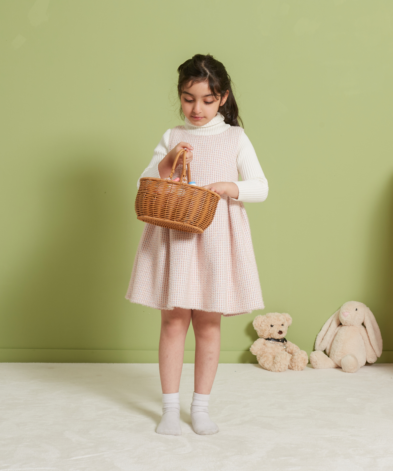 VIGA Picnic Set with Basket  30-Piece Wooden Toy Food and Accessories for Role Play  Durable and Safe for Toddlers and Preschoolers