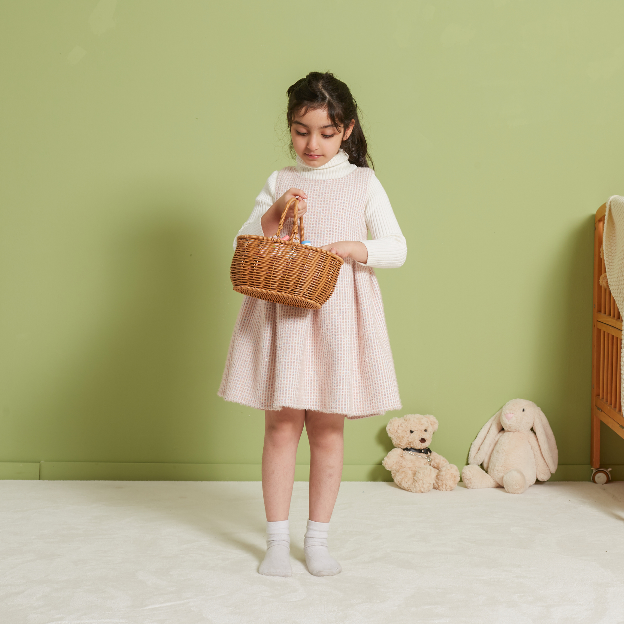 VIGA Picnic Set with Basket  30-Piece Wooden Toy Food and Accessories for Role Play  Durable and Safe for Toddlers and Preschoolers