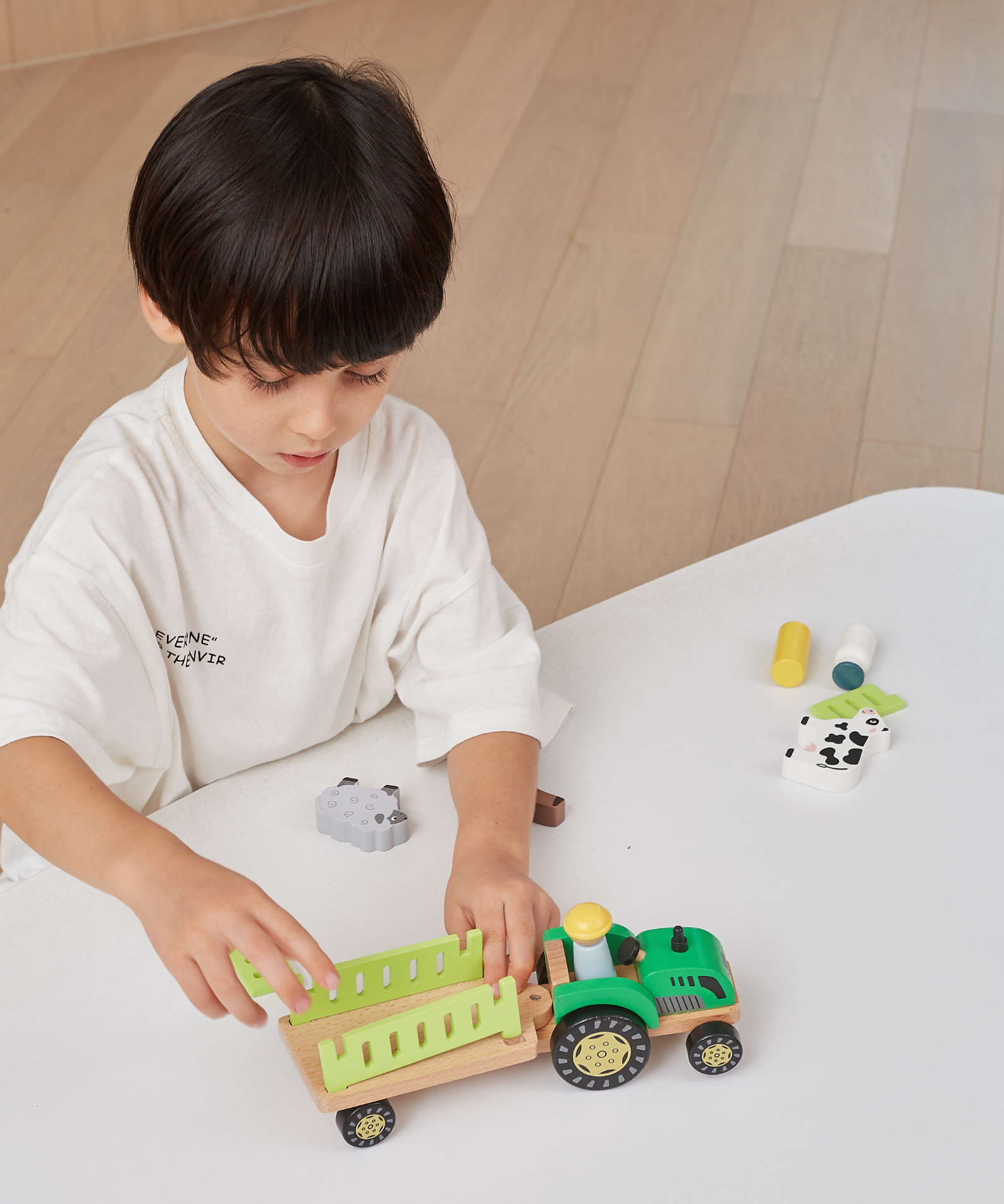 VIGA Farm Tractor Wooden Toy with Animals and Trailer  Educational Roleplay Set for Toddlers and Preschoolers