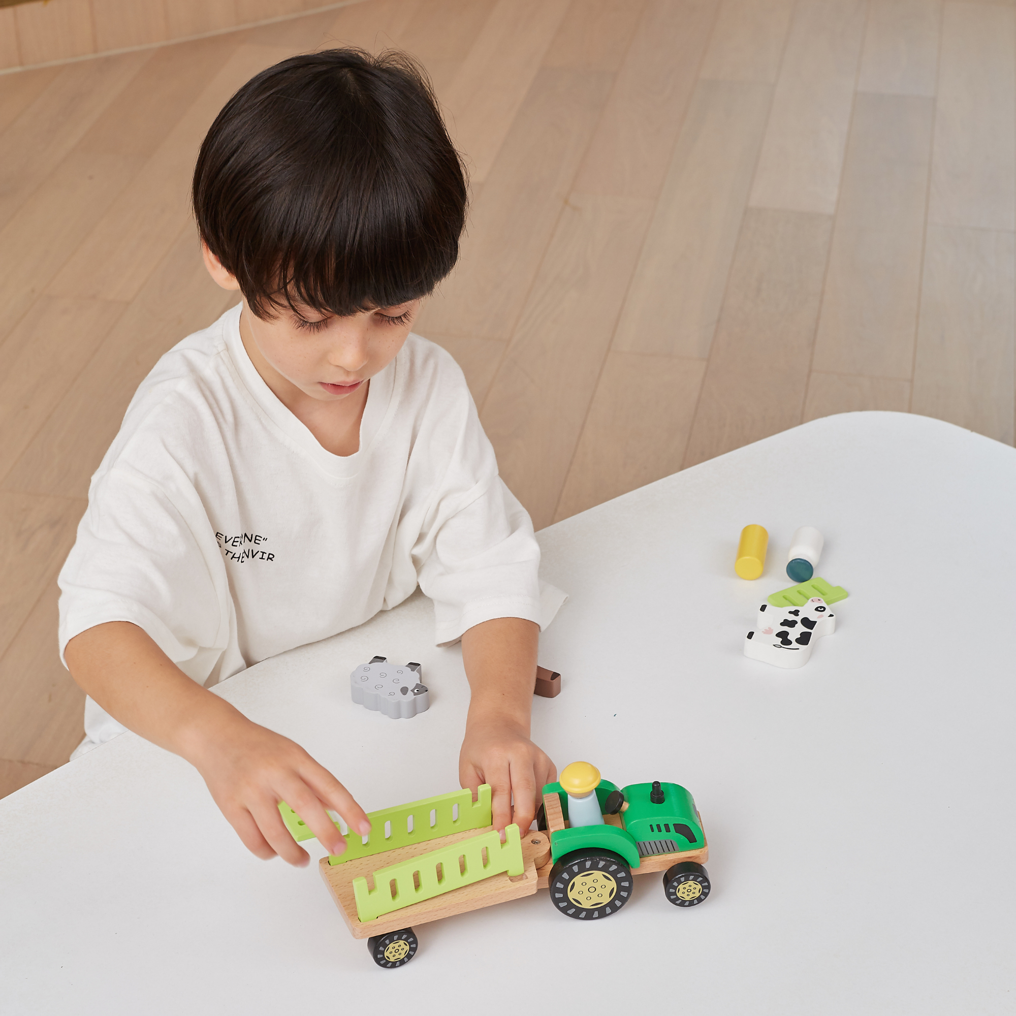 VIGA Farm Tractor Wooden Toy with Animals and Trailer  Educational Roleplay Set for Toddlers and Preschoolers