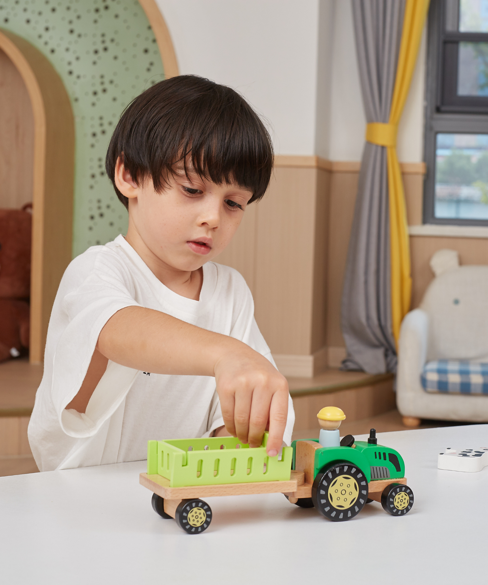 VIGA Farm Tractor Wooden Toy with Animals and Trailer  Educational Roleplay Set for Toddlers and Preschoolers