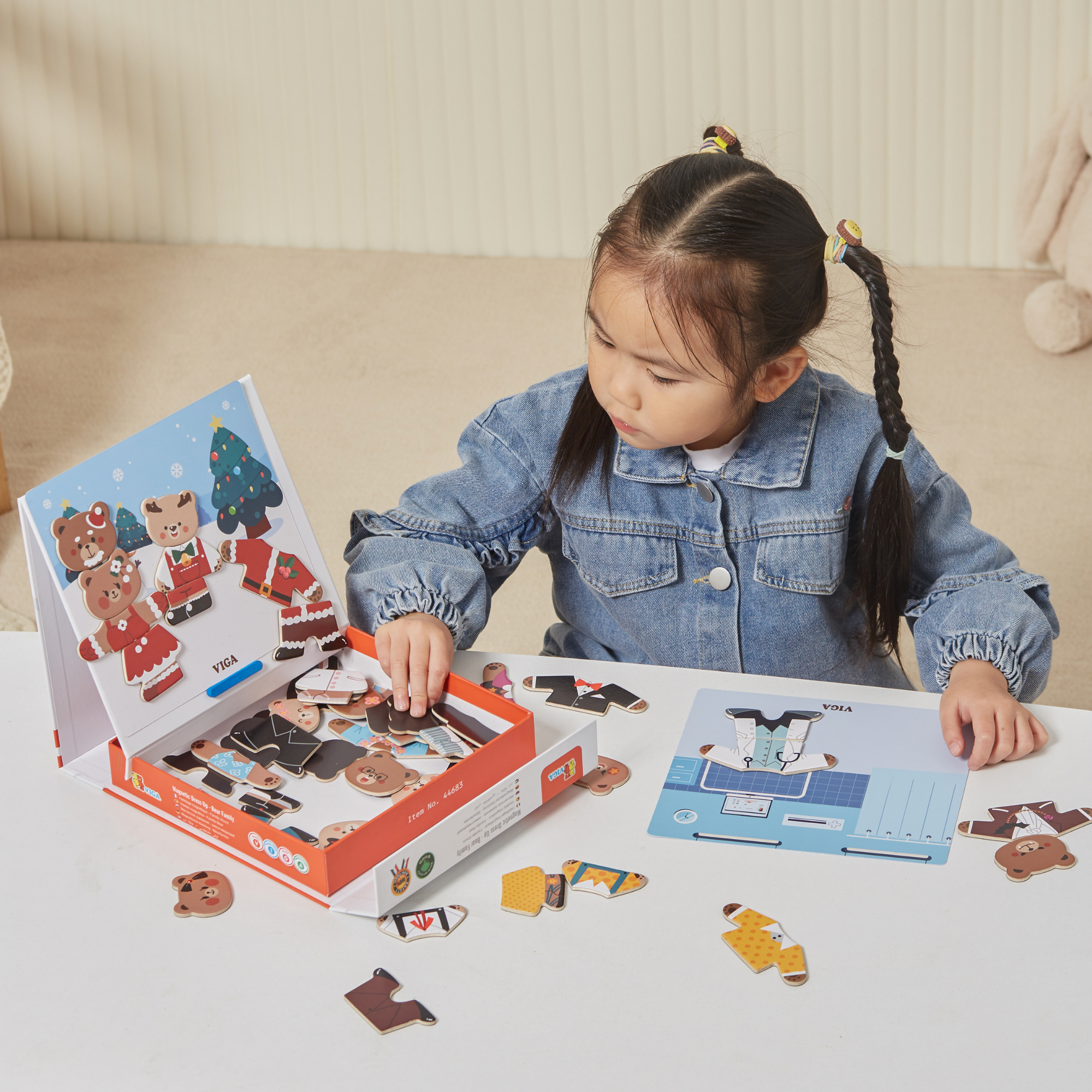 VIGA Magnetic Dress Up Bear Family Toy  Educational Magnetic Puzzle with 54 Pieces for Creative Role Play