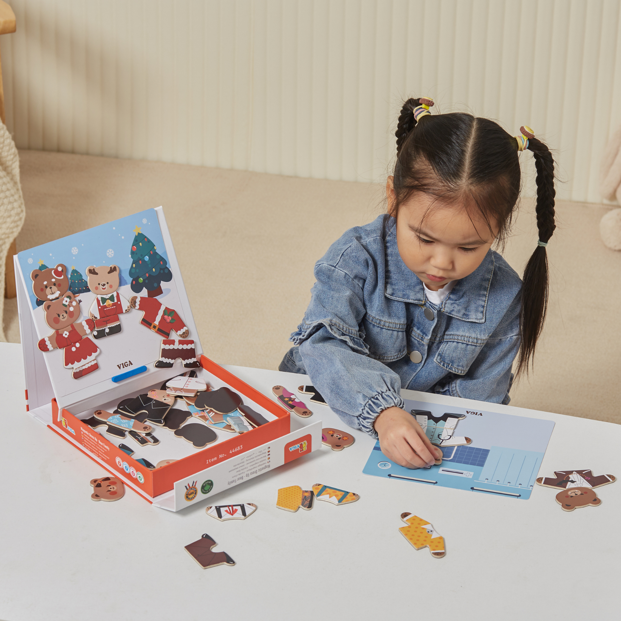 VIGA Magnetic Dress Up Bear Family Toy  Educational Magnetic Puzzle with 54 Pieces for Creative Role Play