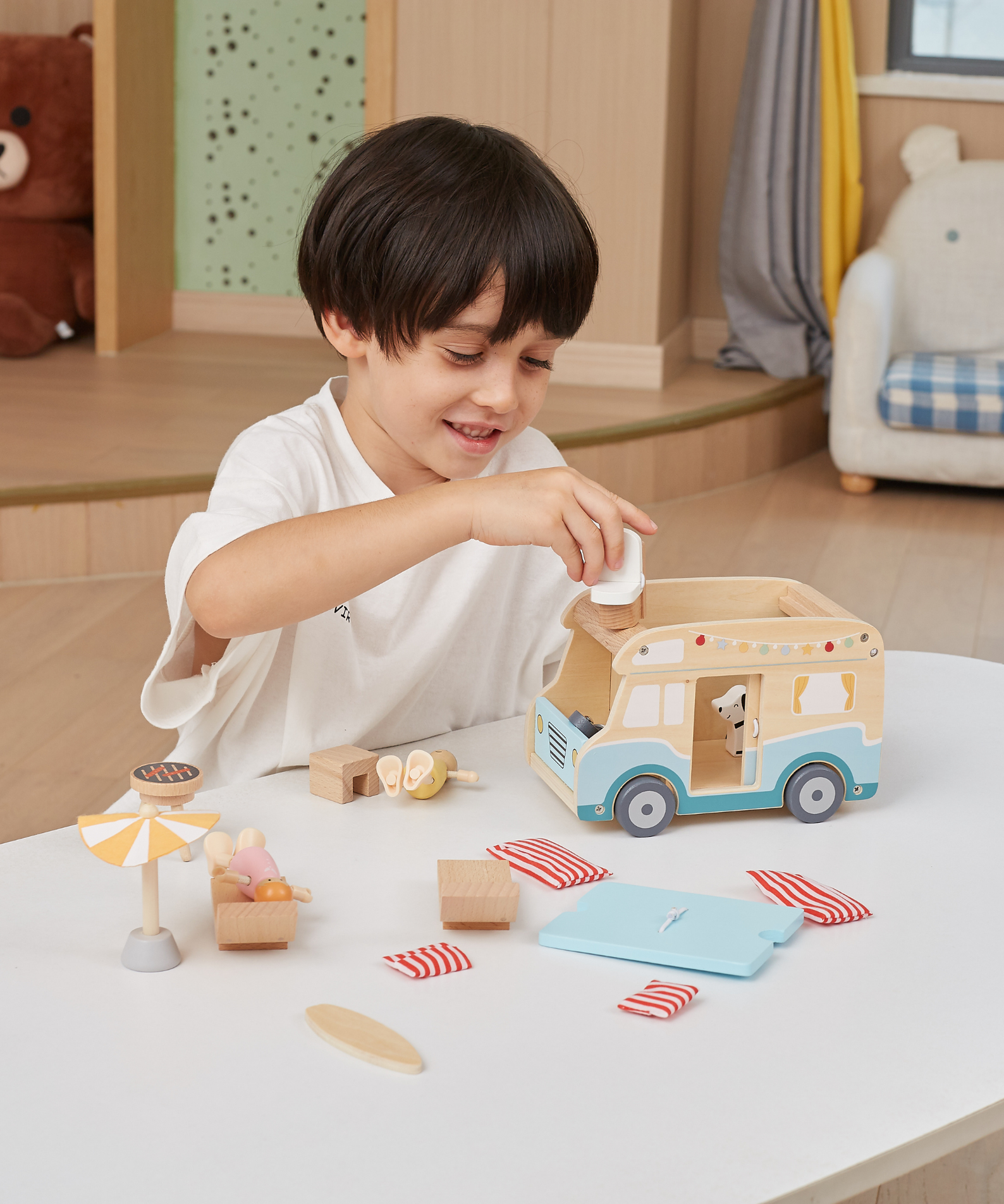 Viga Wooden Camper Van Playset, 12-Piece Montessori-Inspired Beach-Themed Vehicle Toy, Non-Toxic and Eco-Friendly, Encourages Imaginative Role Play and Fine Motor Skills, Suitable for Boys & Girls Ages 3+
